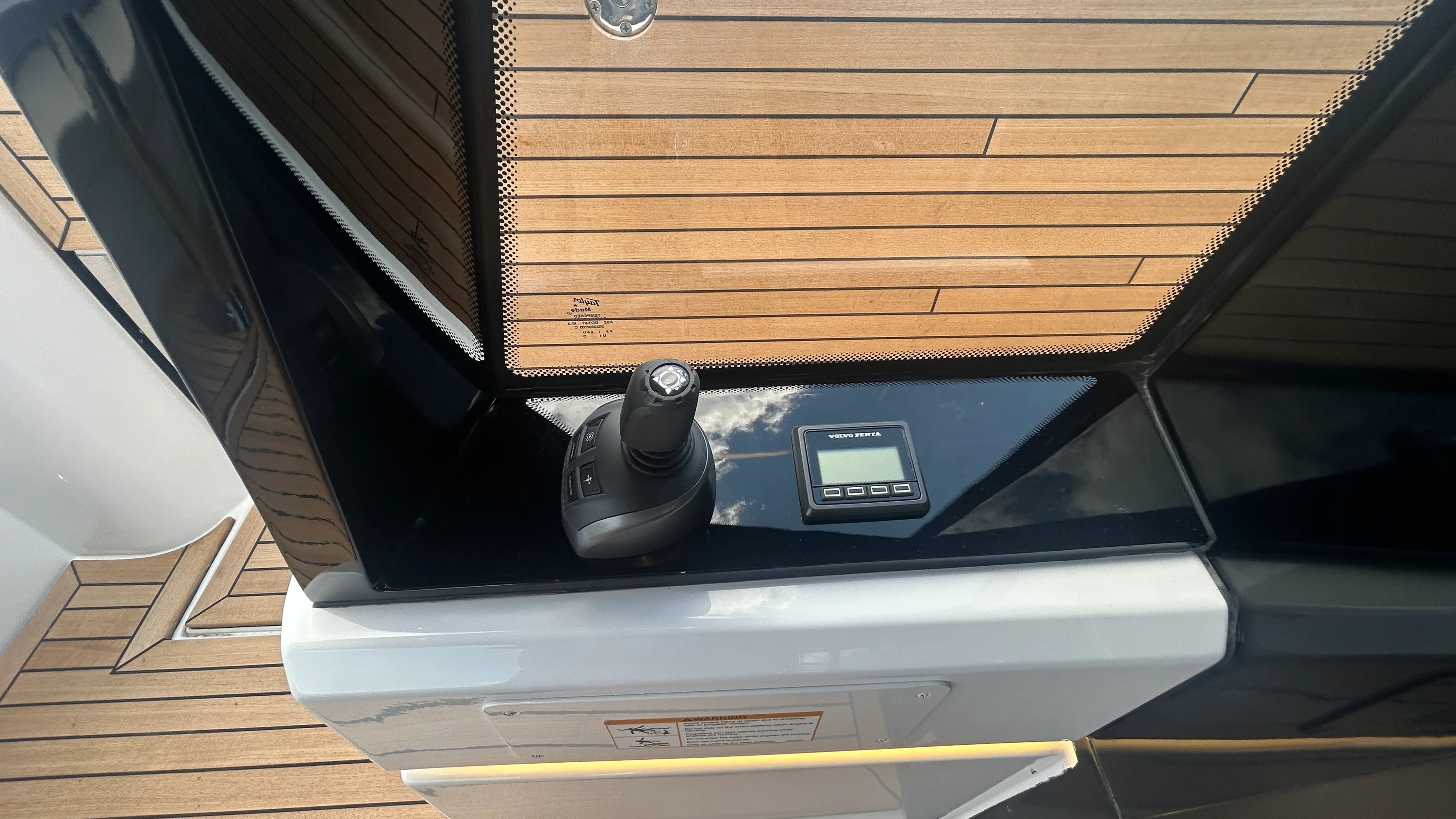 2026 Cruisers Yachts 57 FLY Image Thumbnail #17