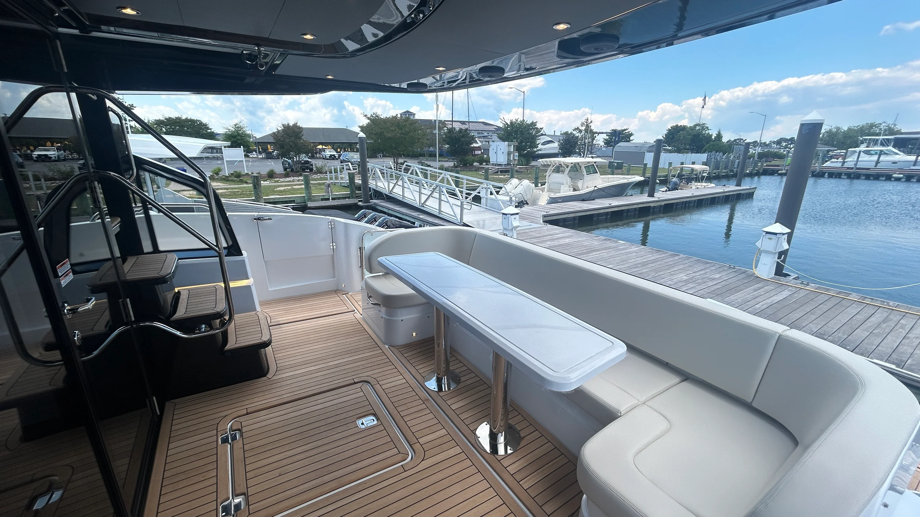 2026 Cruisers Yachts 57 FLY Image Thumbnail #12