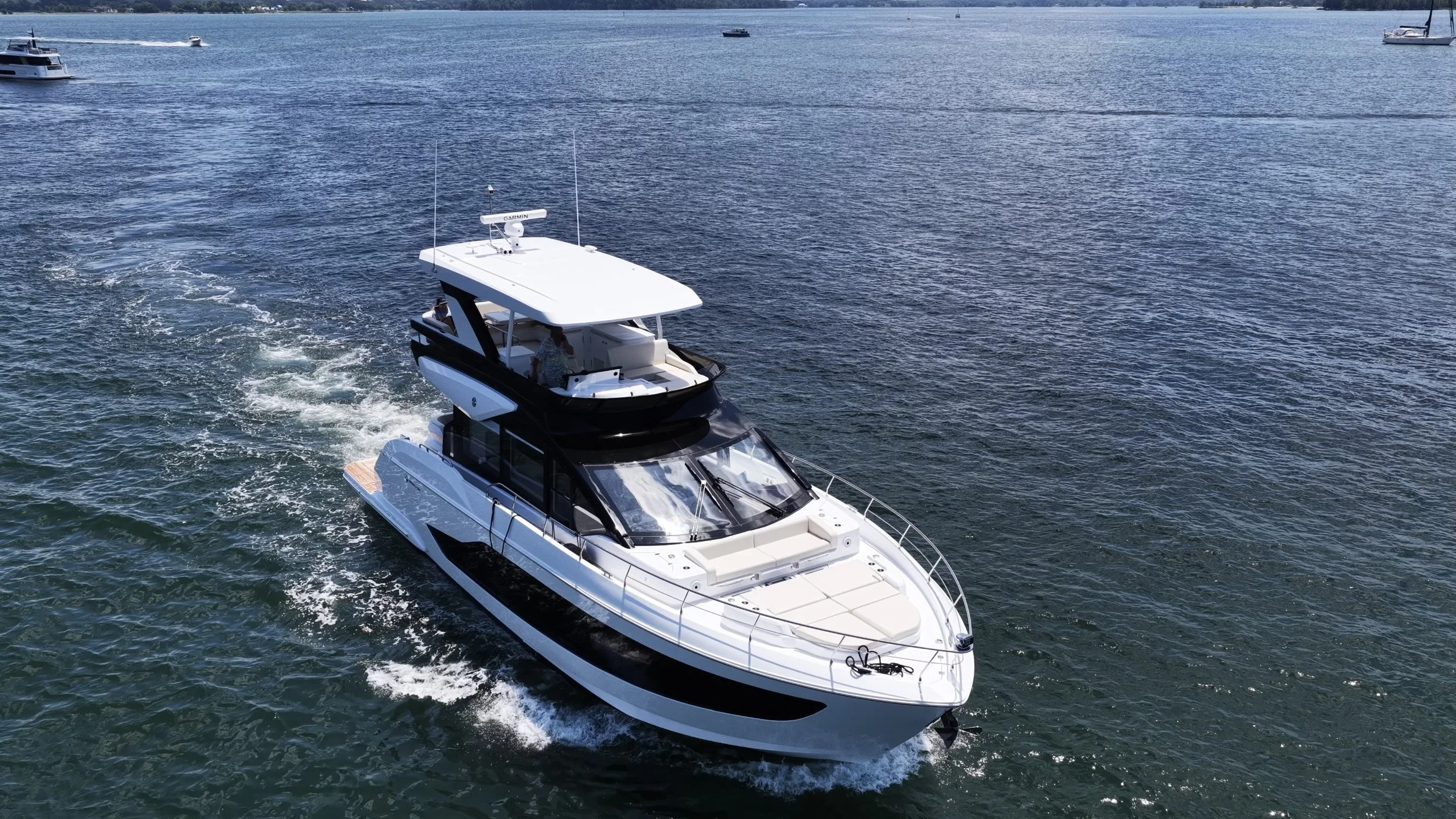 2026 Cruisers Yachts 57 FLY Image Thumbnail #5