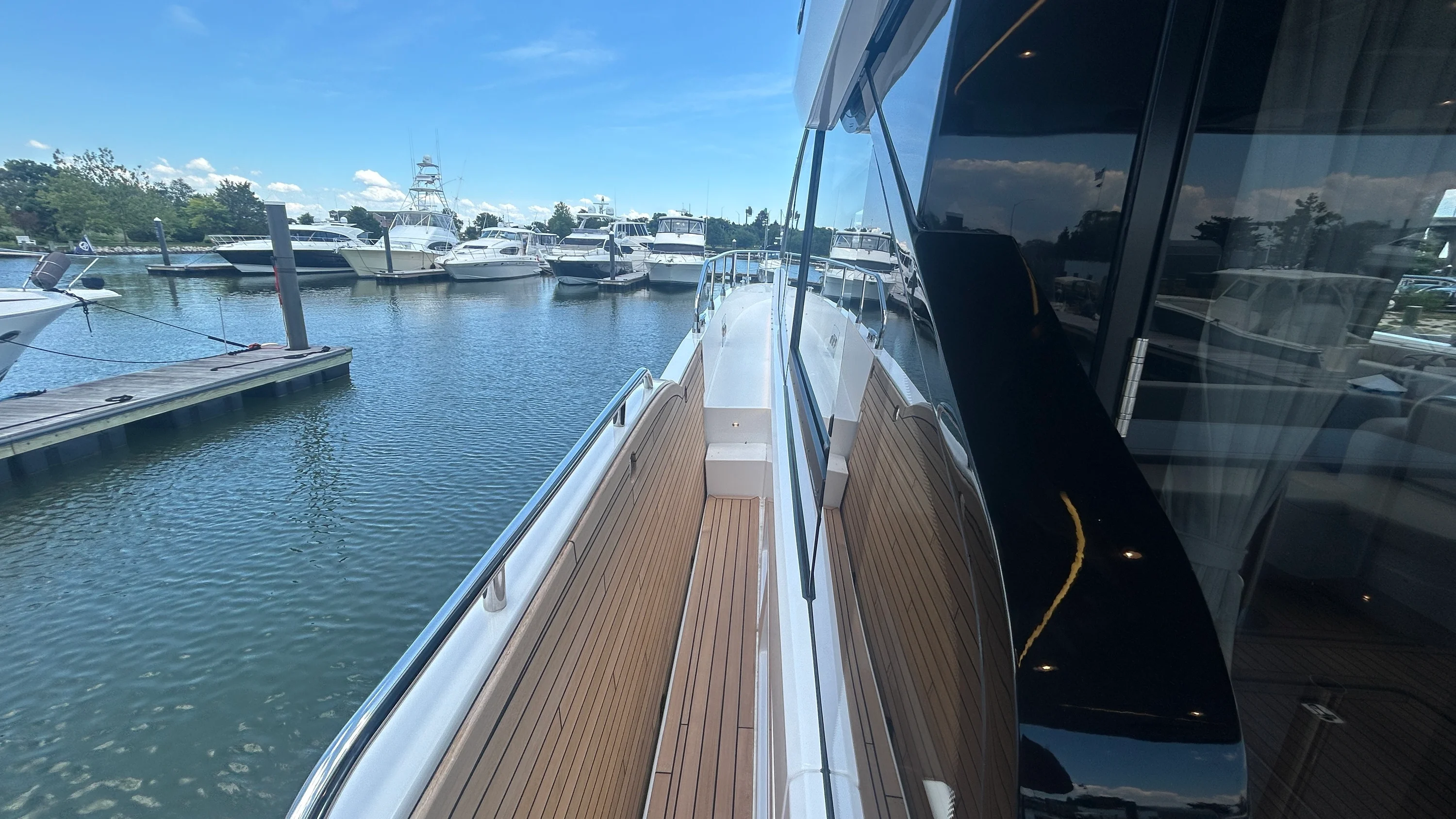 2026 Cruisers Yachts 57 FLY Image Thumbnail #15
