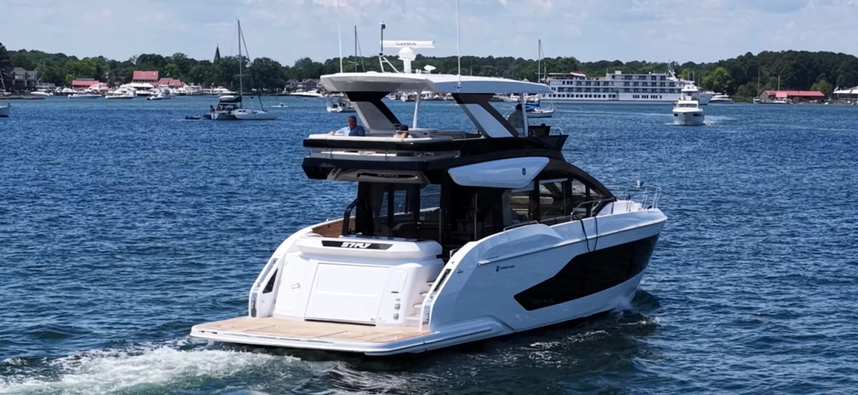 2026 Cruisers Yachts 57 FLY Image Thumbnail #3