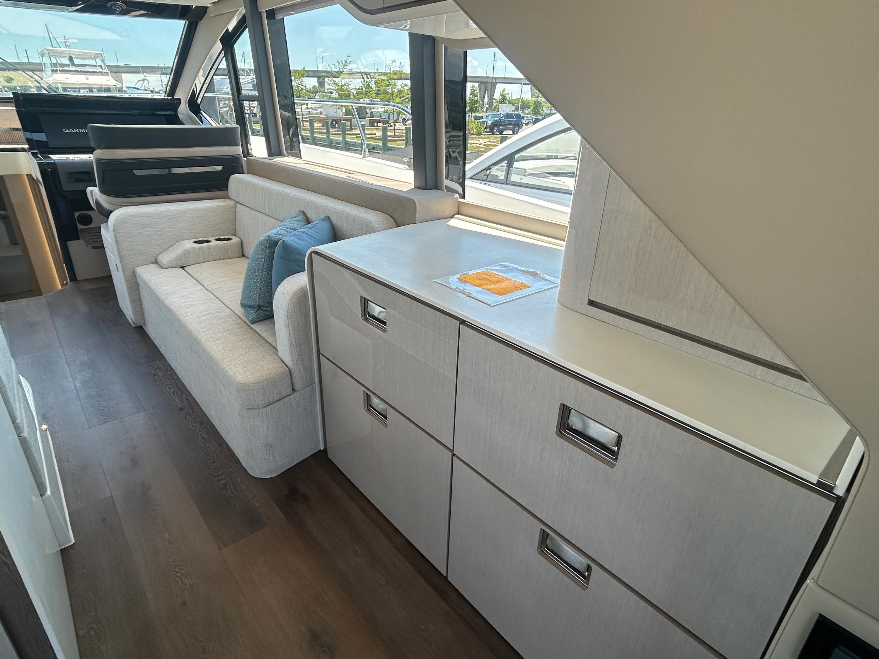 2026 Cruisers Yachts 57 FLY Image Thumbnail #28