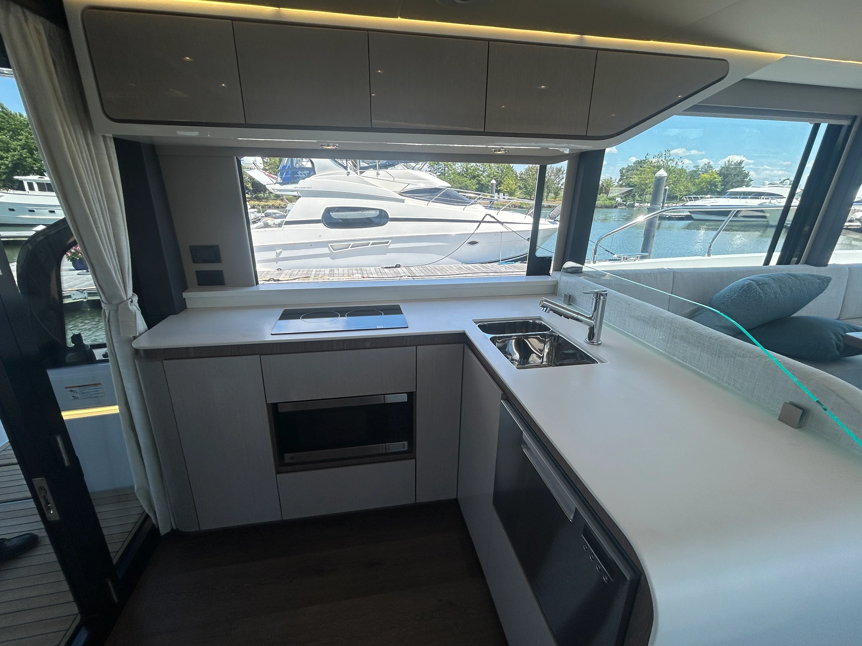 2026 Cruisers Yachts 57 FLY Image Thumbnail #24