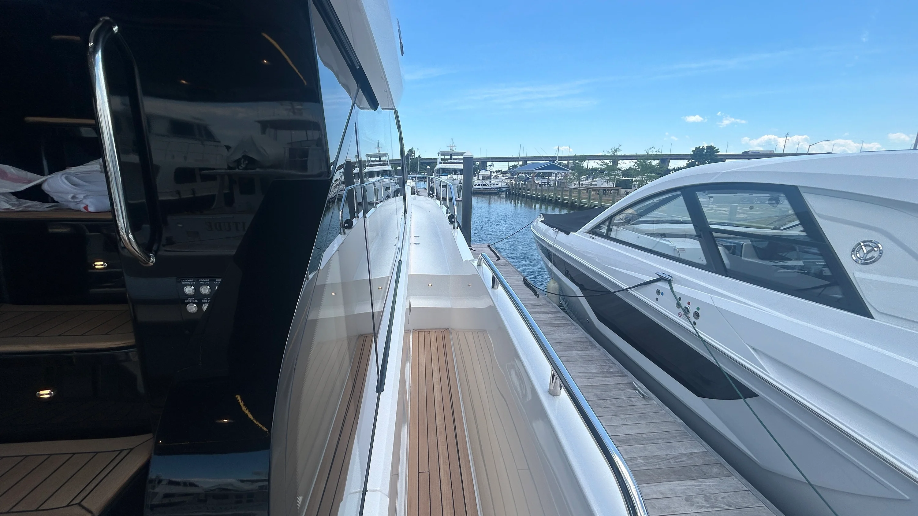 2026 Cruisers Yachts 57 FLY Image Thumbnail #16