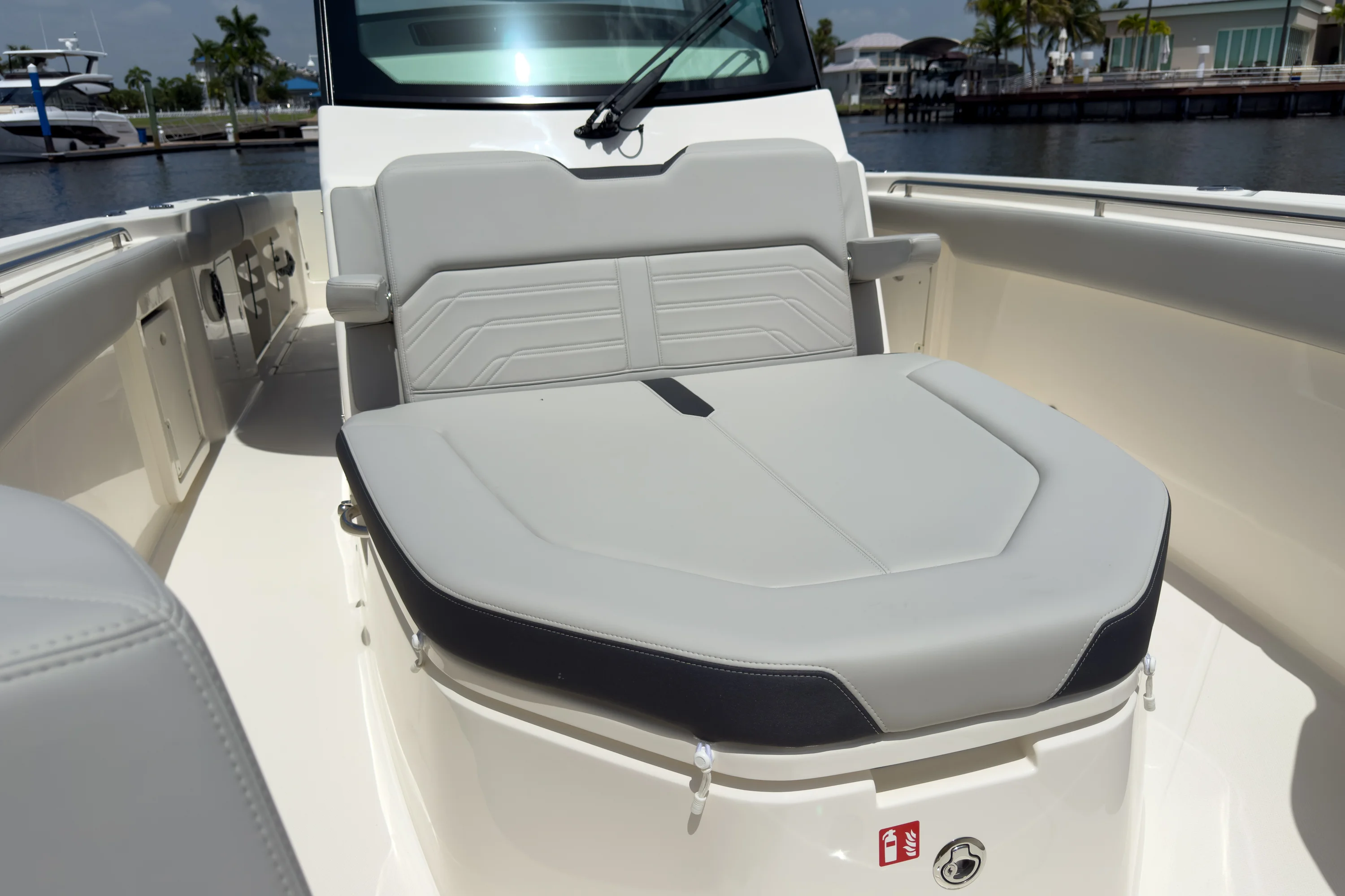 2026 Boston Whaler 330 Outrage Image Thumbnail #18