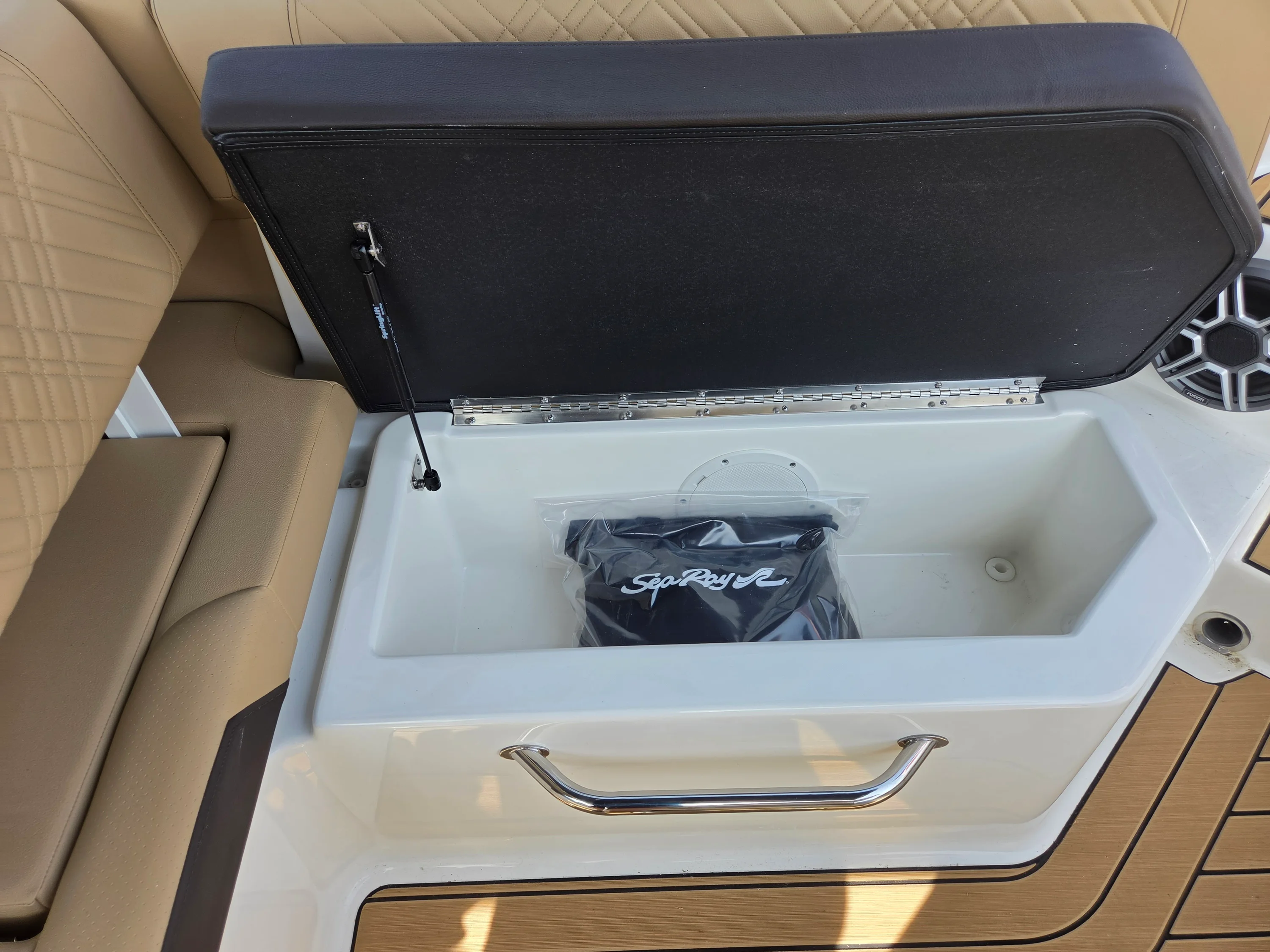 2026 Sea Ray SDX 270 Outboard Image Thumbnail #12