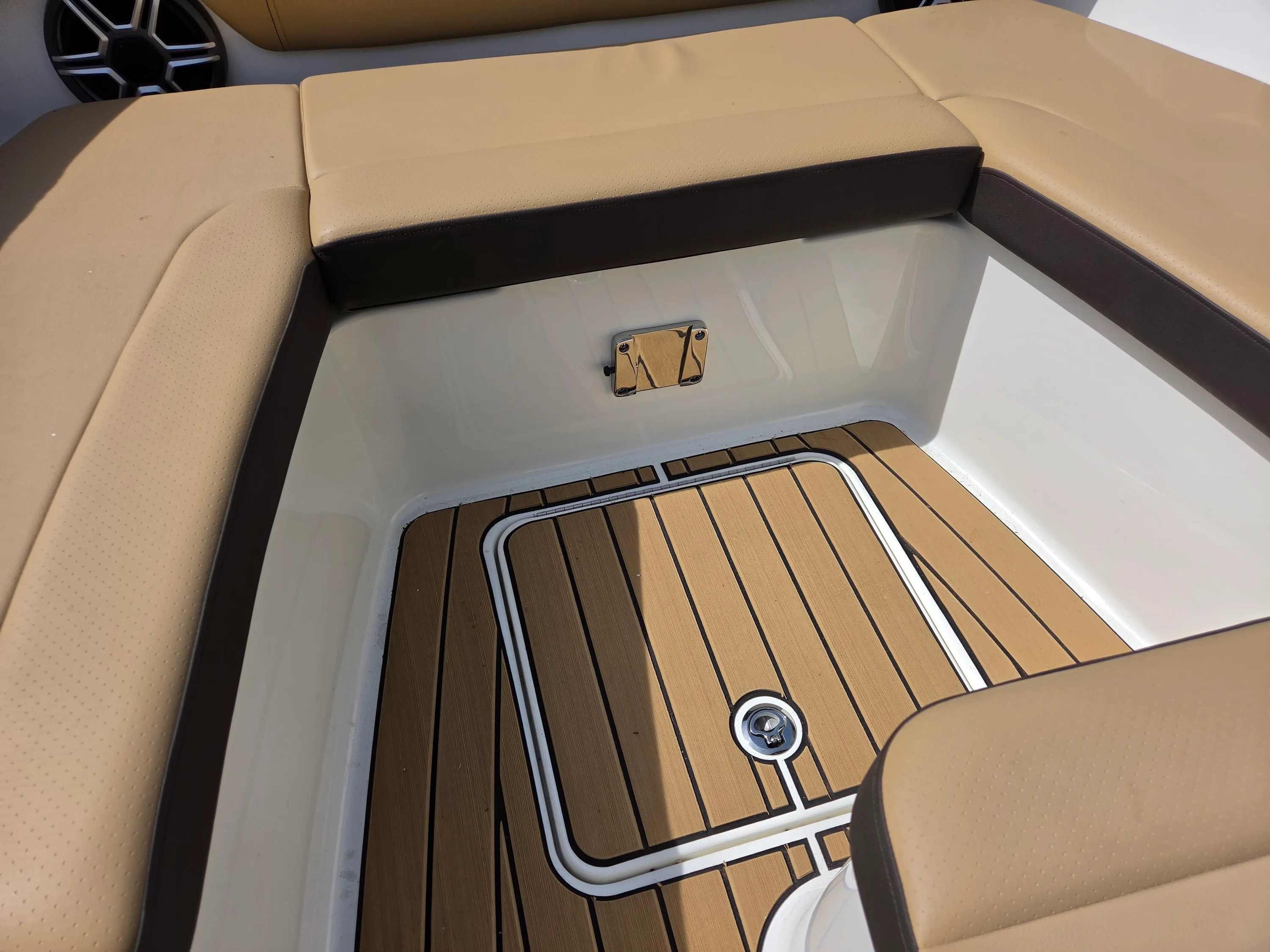 2026 Sea Ray SDX 270 Outboard Image Thumbnail #33