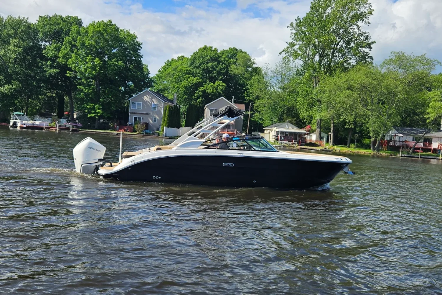 2026 Sea Ray SDX 270 Outboard Image Thumbnail #3