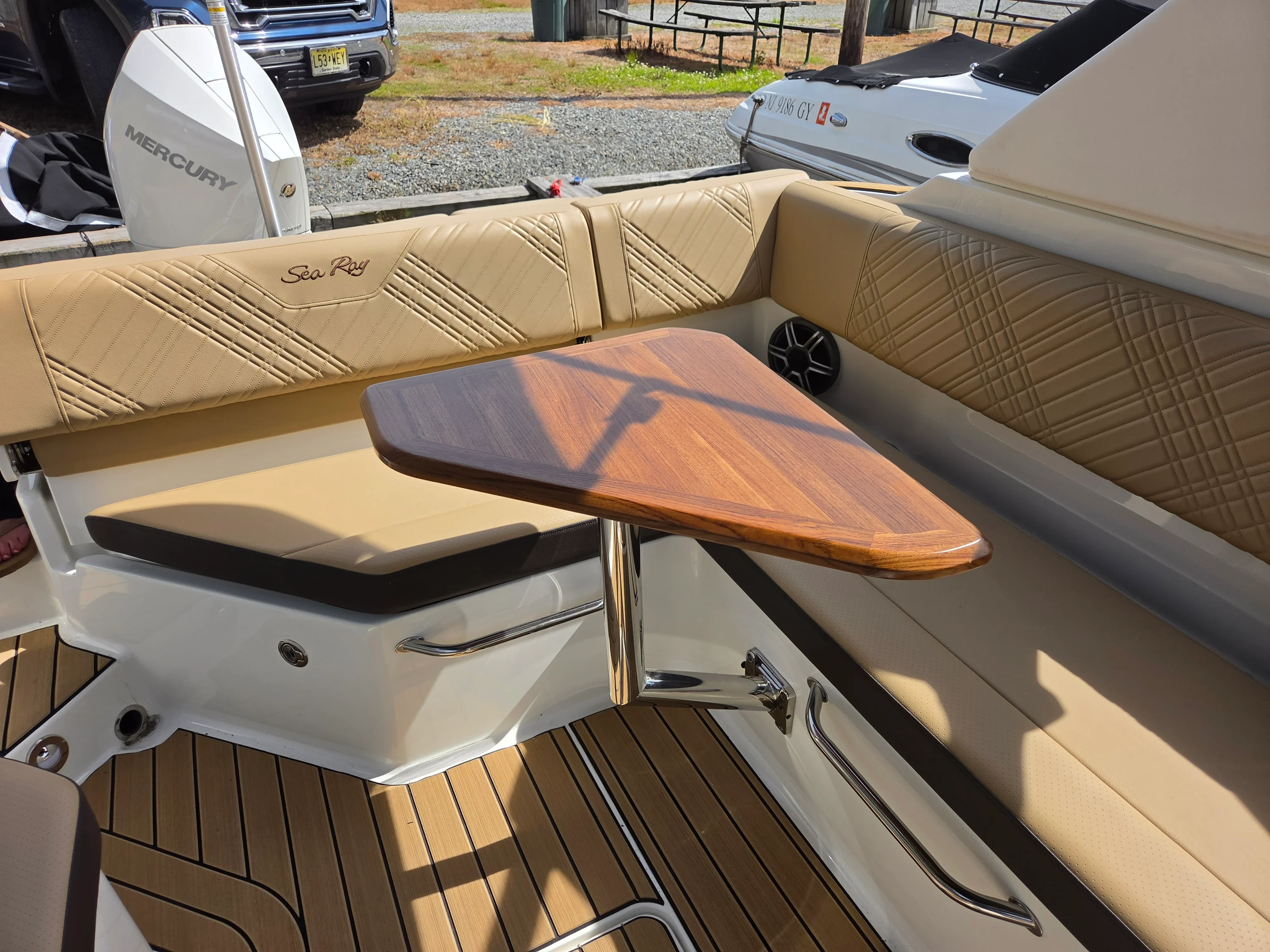 2026 Sea Ray SDX 270 Outboard Image Thumbnail #10