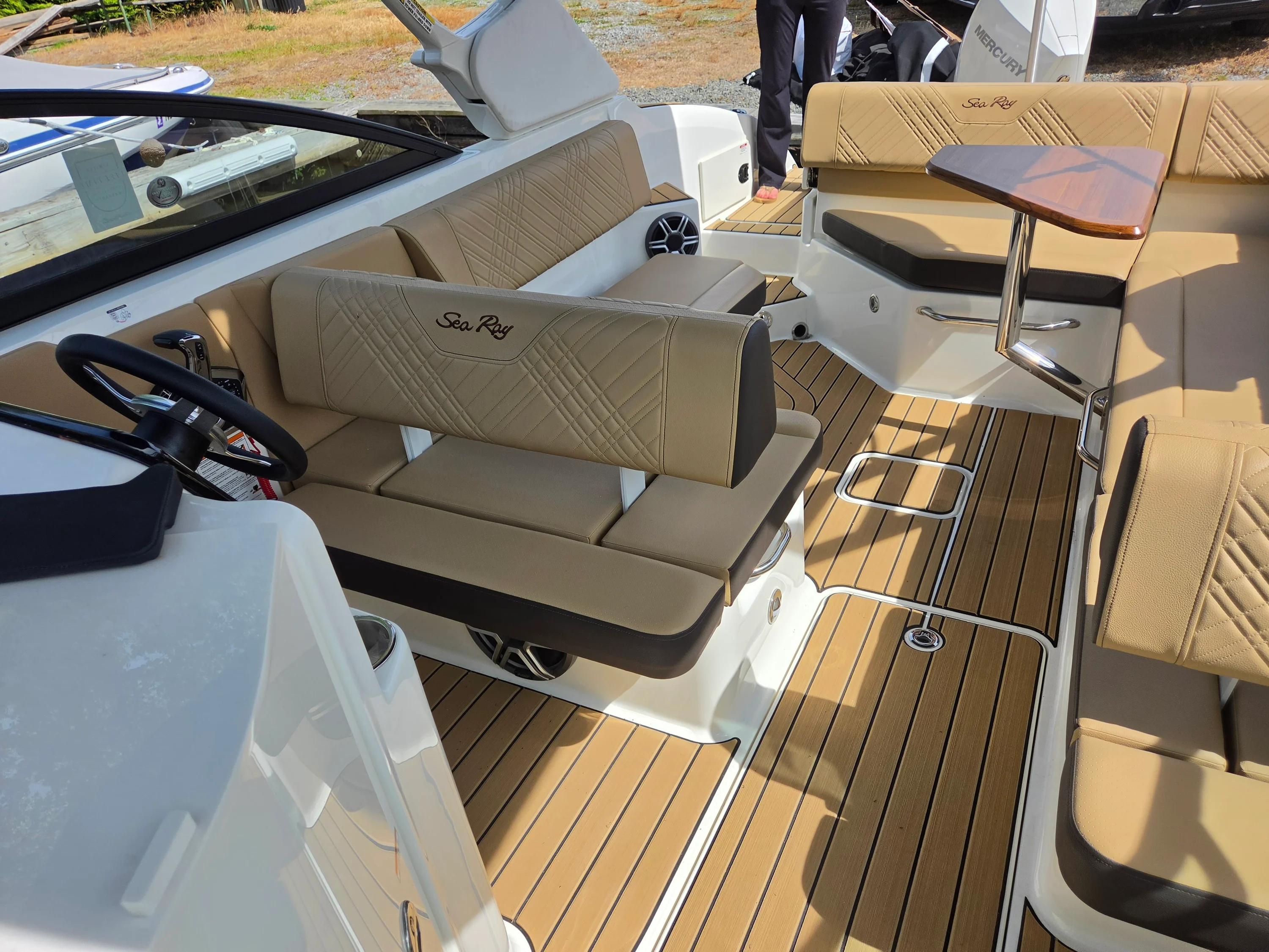 2026 Sea Ray SDX 270 Outboard Image Thumbnail #17
