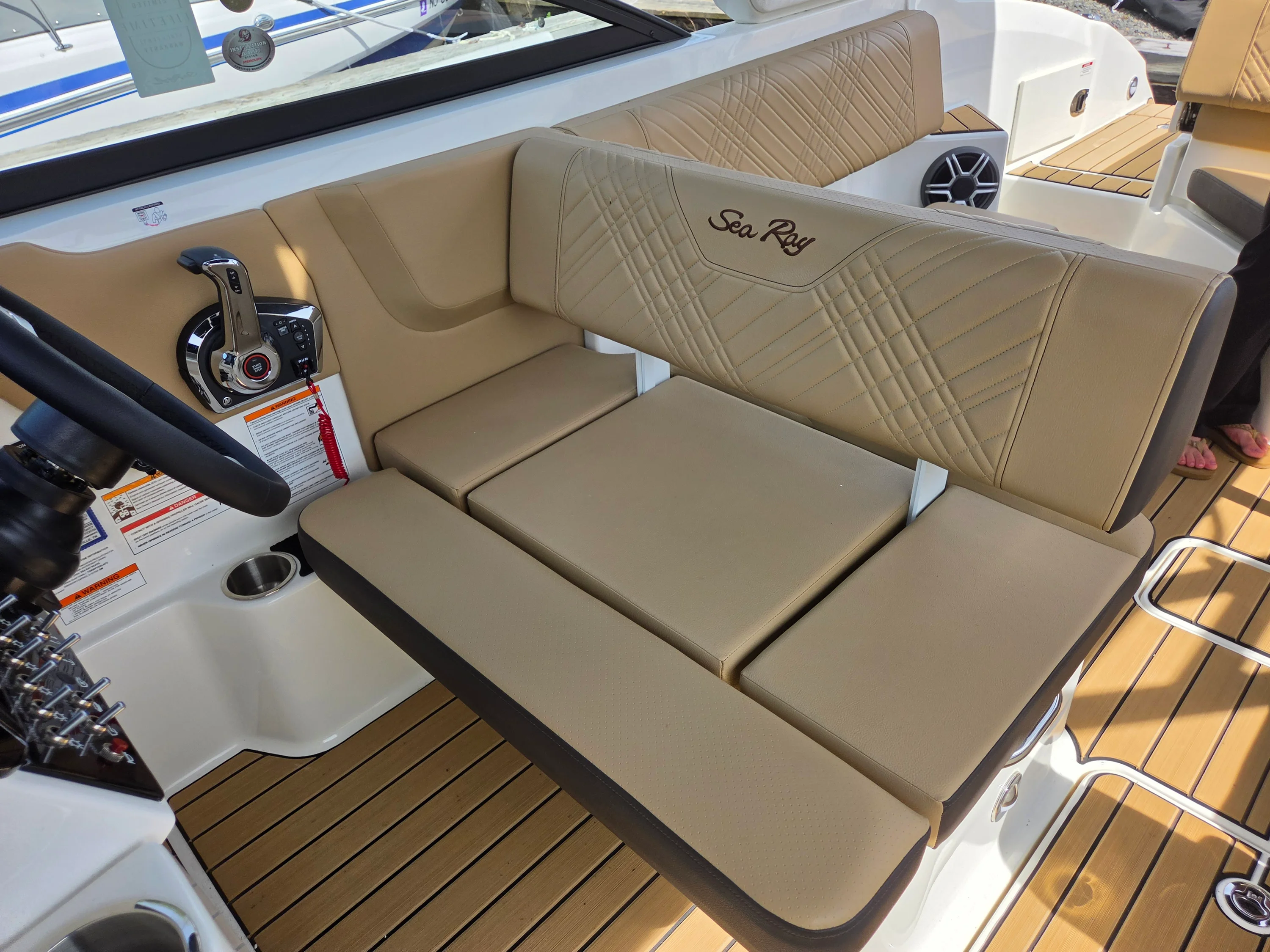 2026 Sea Ray SDX 270 Outboard Image Thumbnail #19