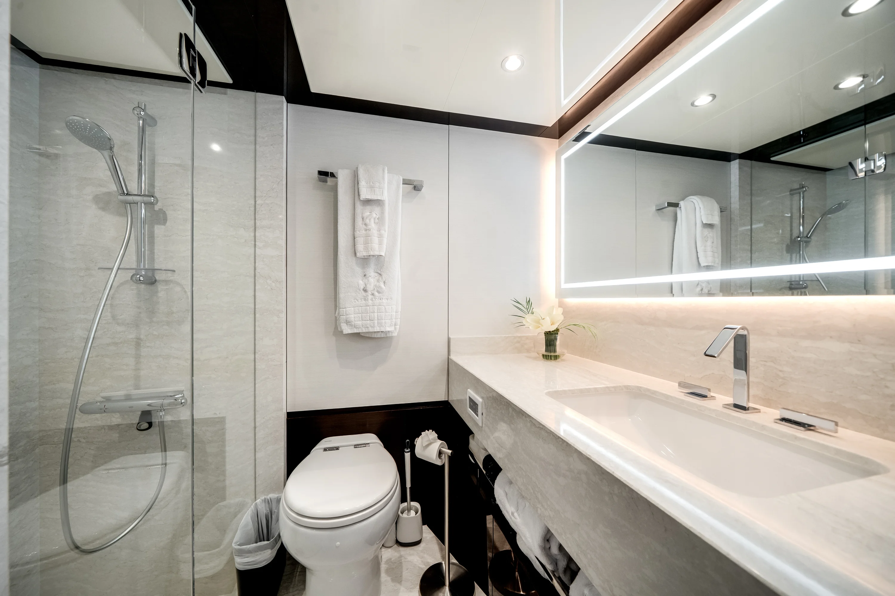 2022 Ocean Alexander 37 L Image Thumbnail #63