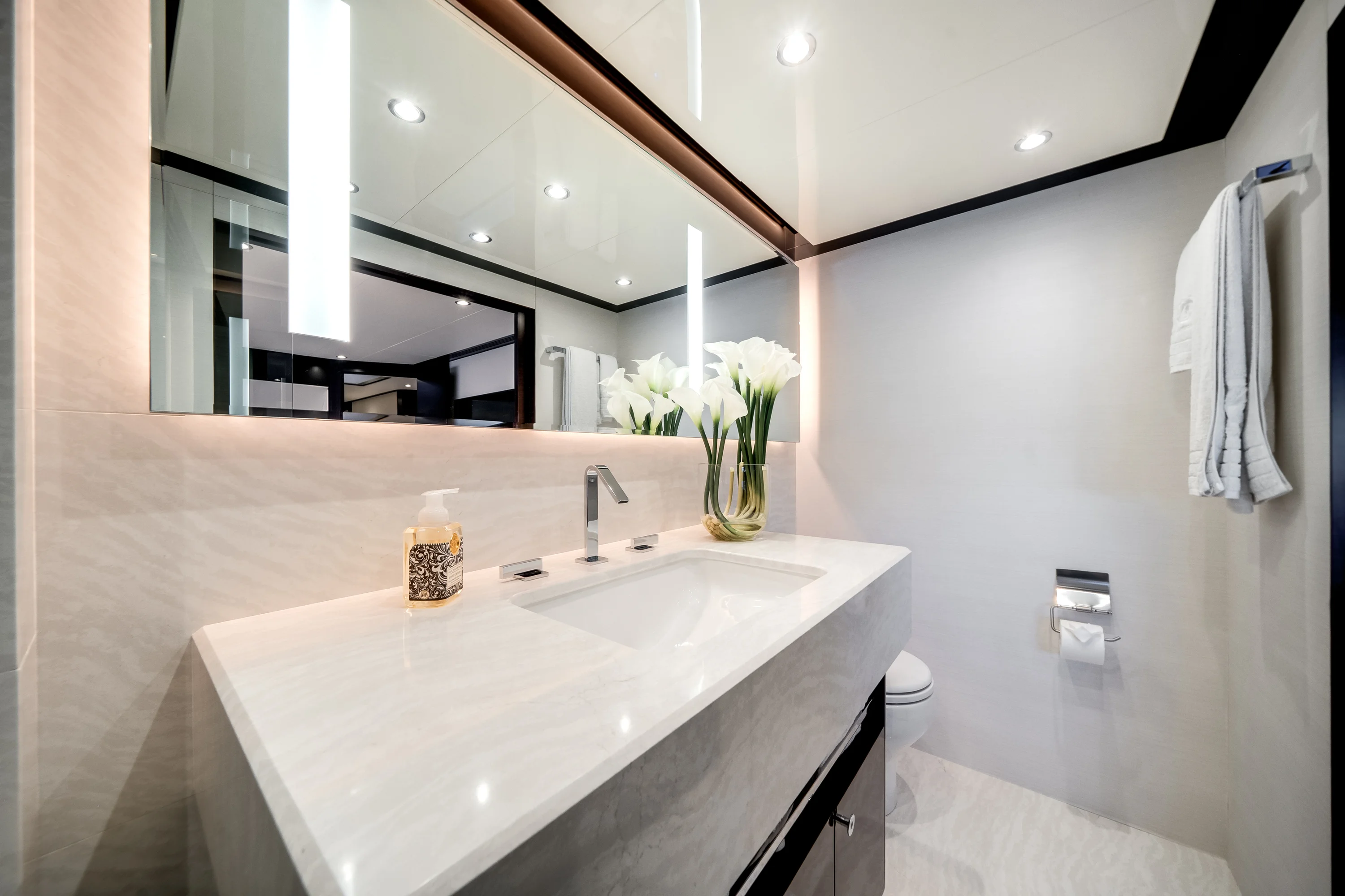 2022 Ocean Alexander 37 L Image Thumbnail #58