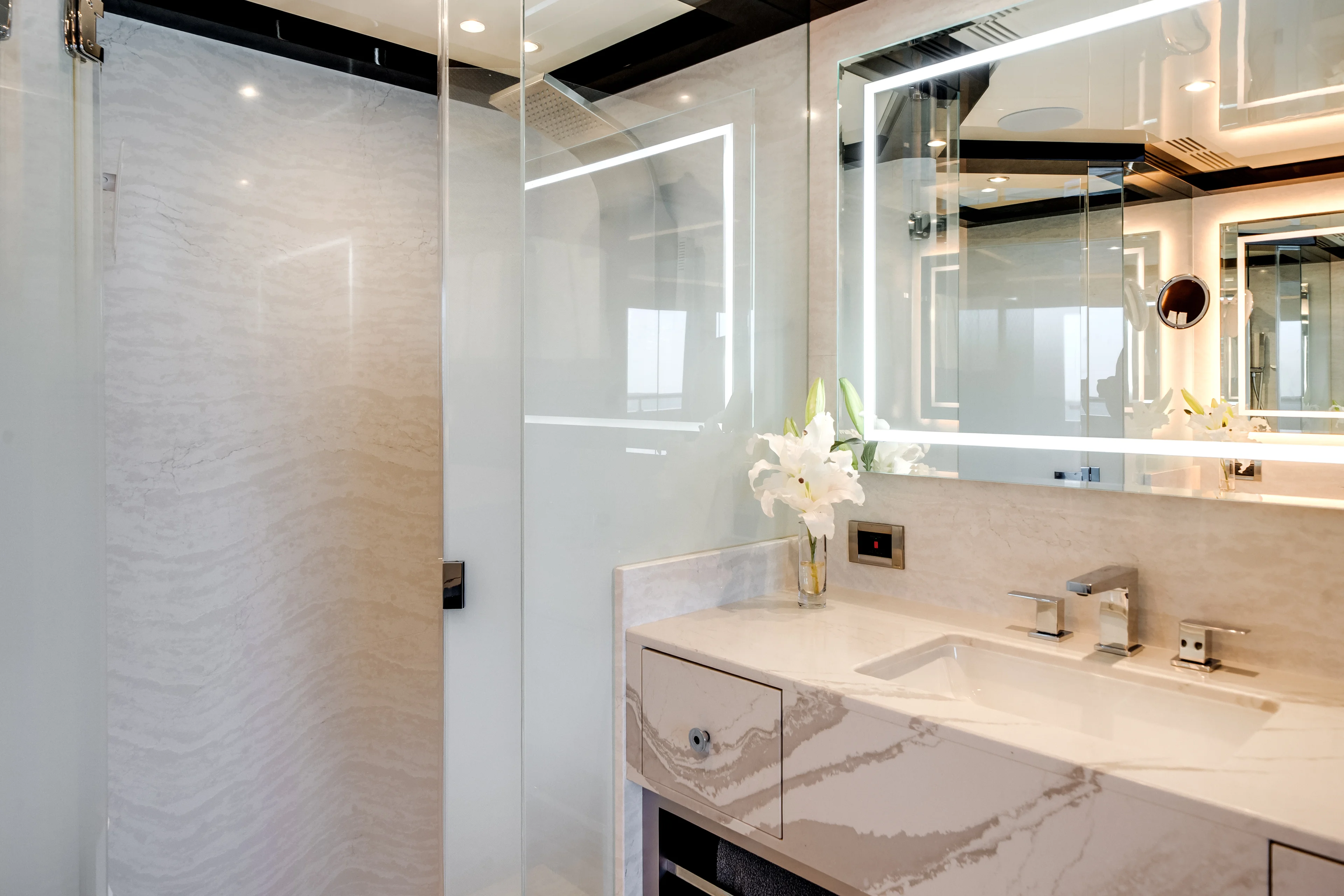 2022 Ocean Alexander 37 L Image Thumbnail #39