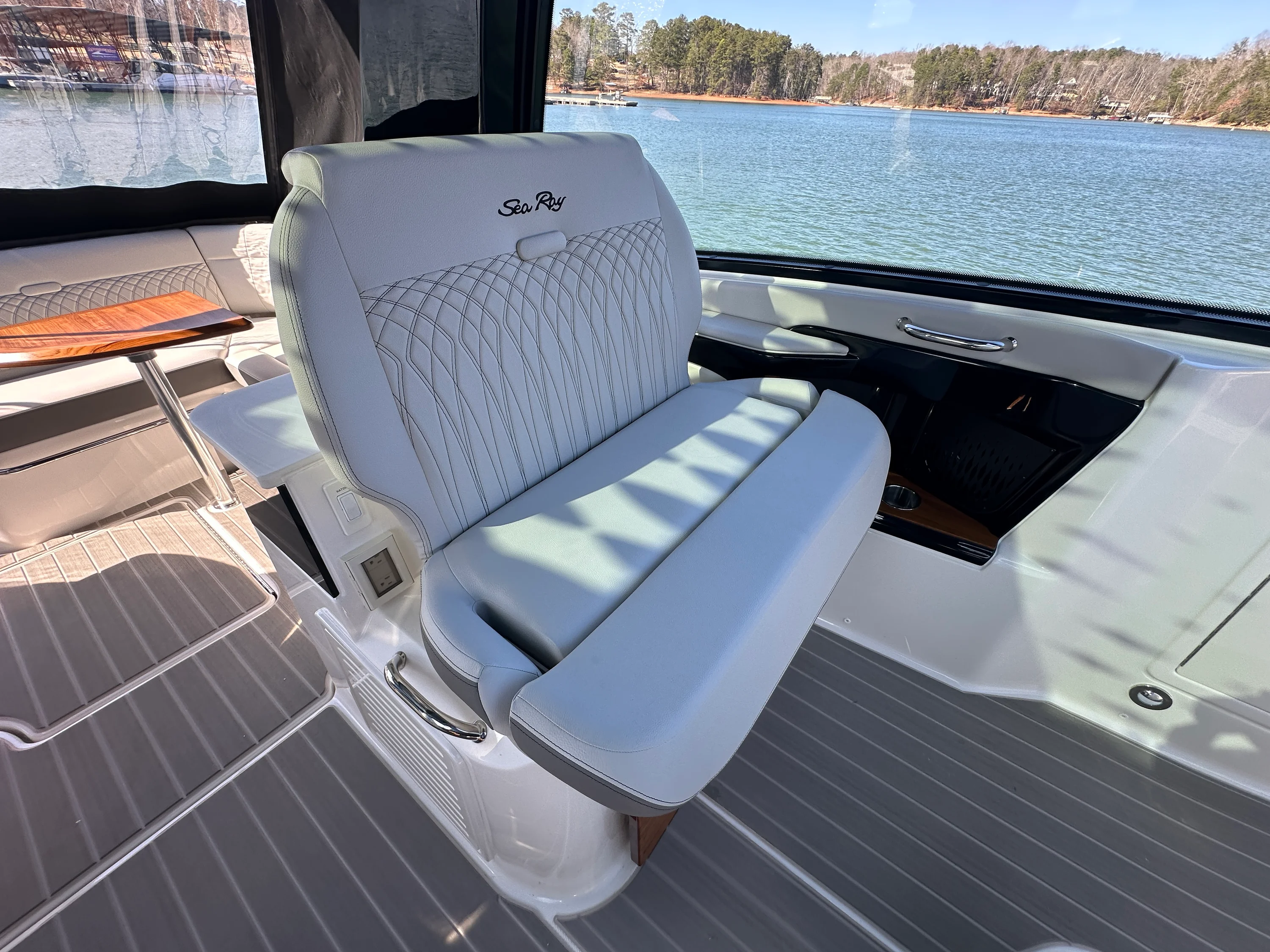 2026 Sea Ray Sundancer 370 Image Thumbnail #16