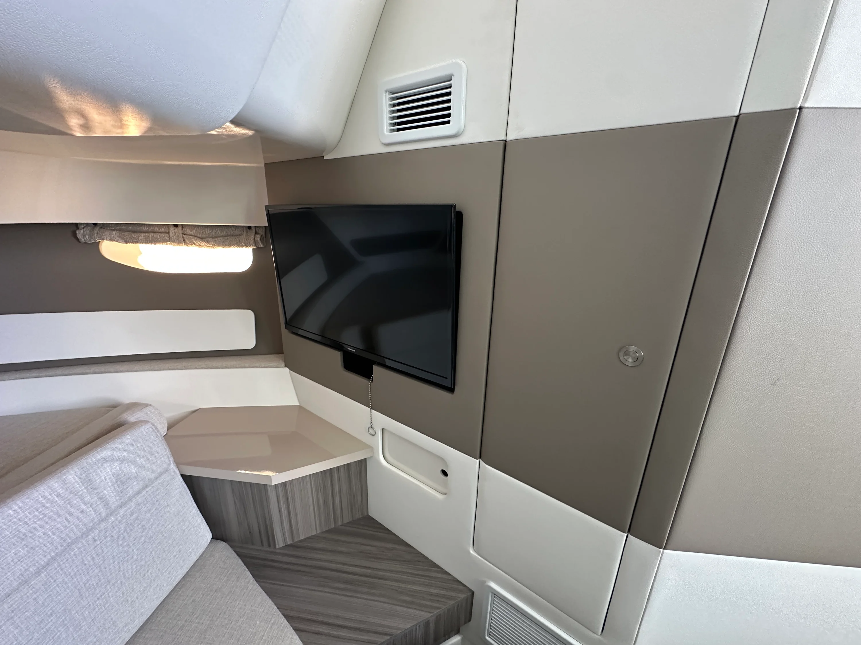 2026 Sea Ray Sundancer 370 Image Thumbnail #24