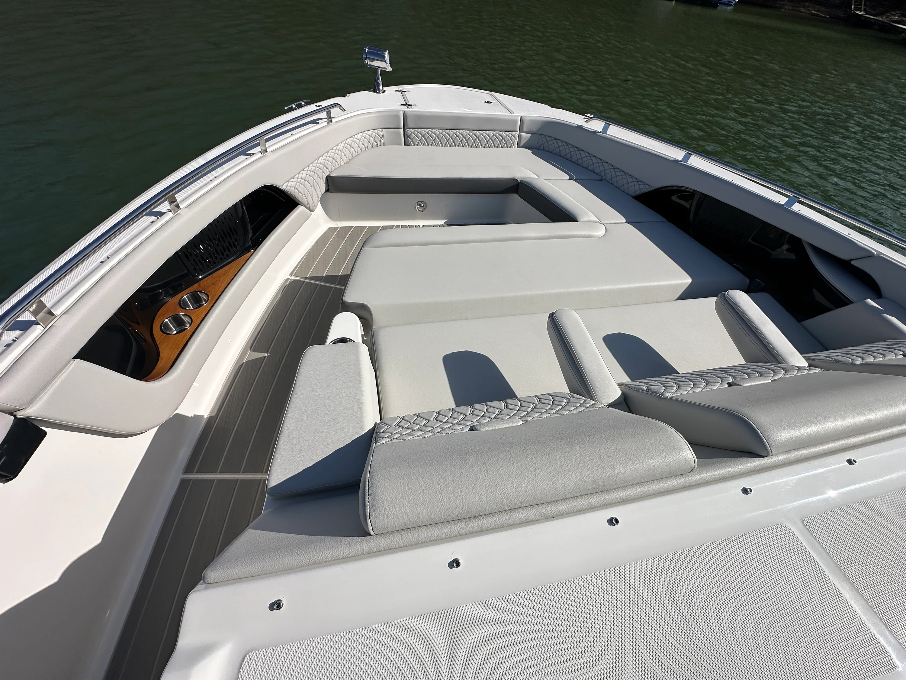 2026 Sea Ray Sundancer 370 Image Thumbnail #27