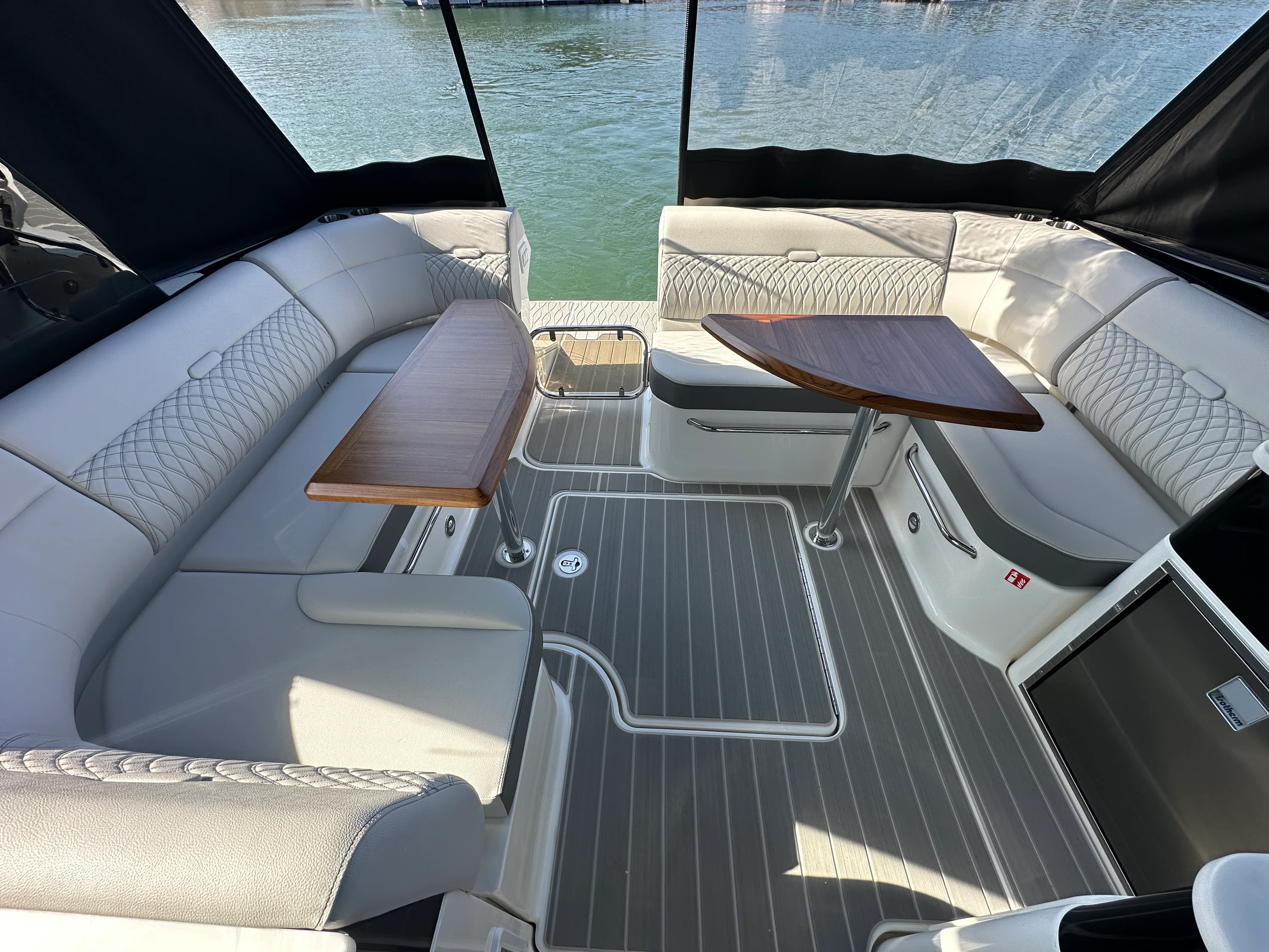 2026 Sea Ray Sundancer 370 Image Thumbnail #13