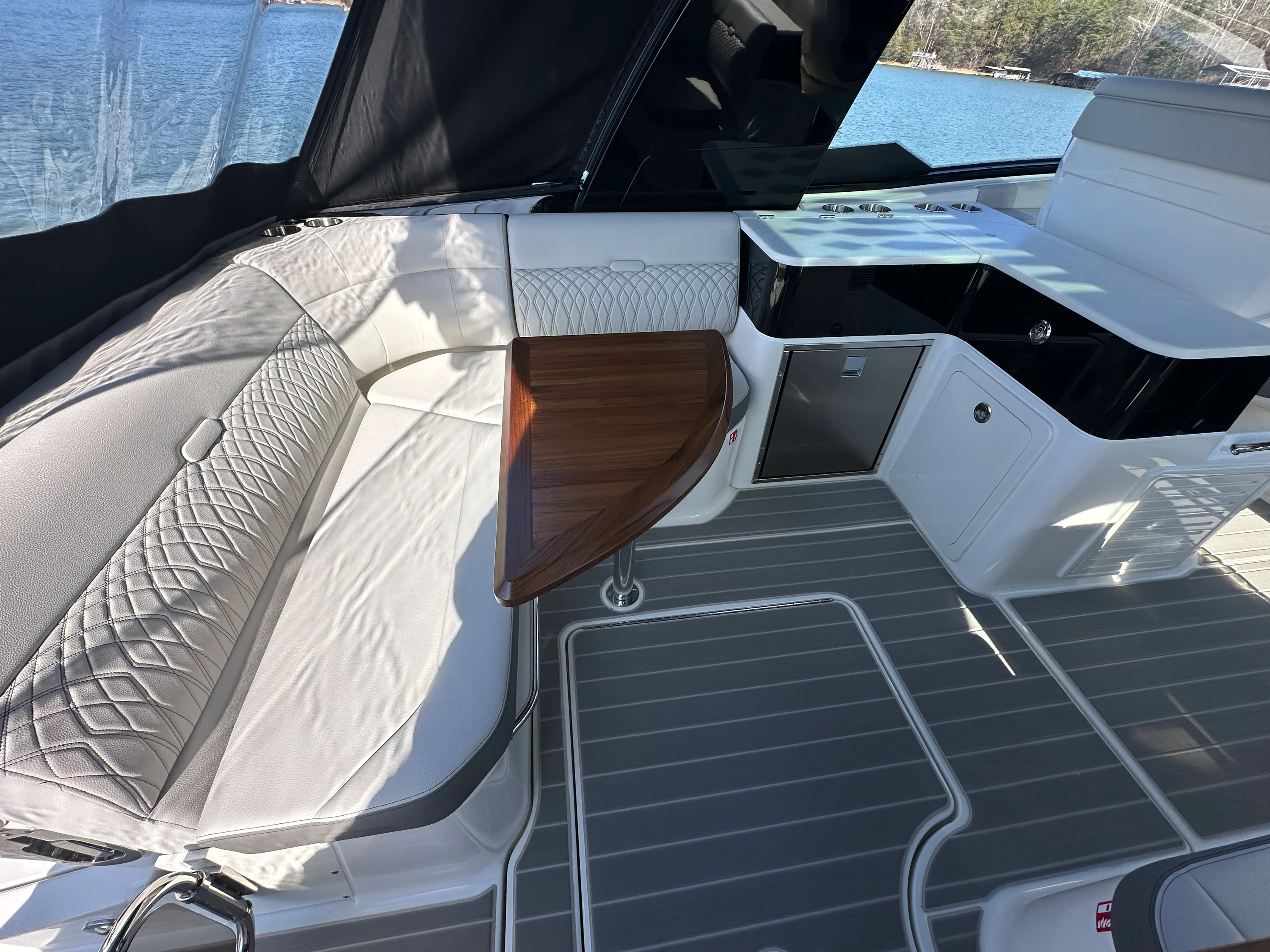 2026 Sea Ray Sundancer 370 Image Thumbnail #12