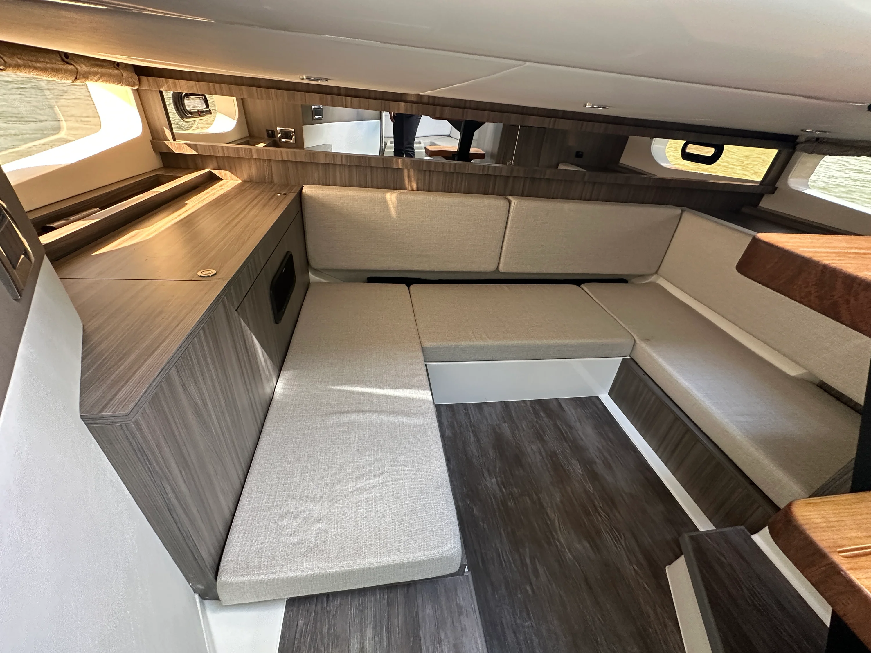 2026 Sea Ray Sundancer 370 Image Thumbnail #22