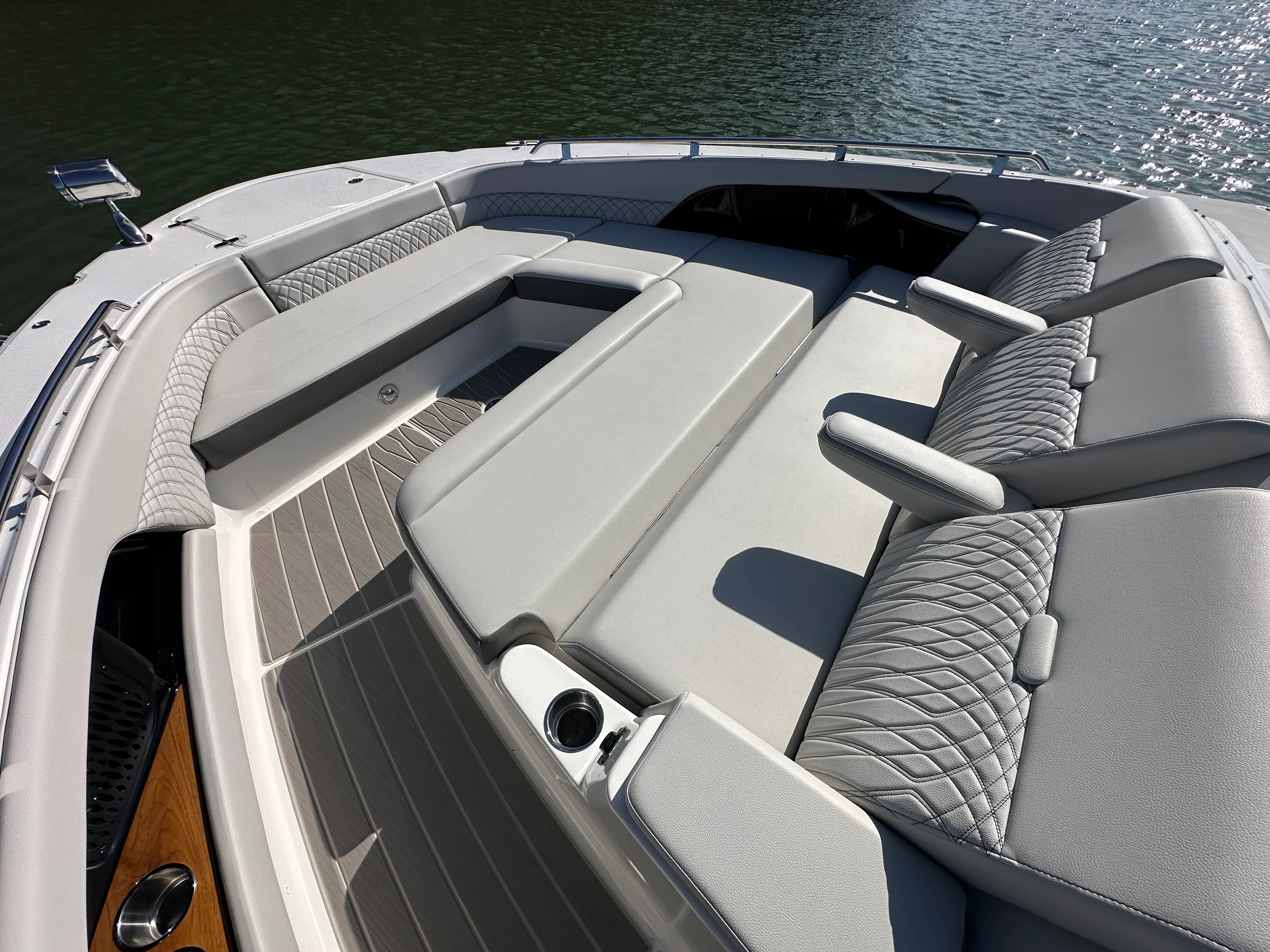 2026 Sea Ray Sundancer 370 Image Thumbnail #28