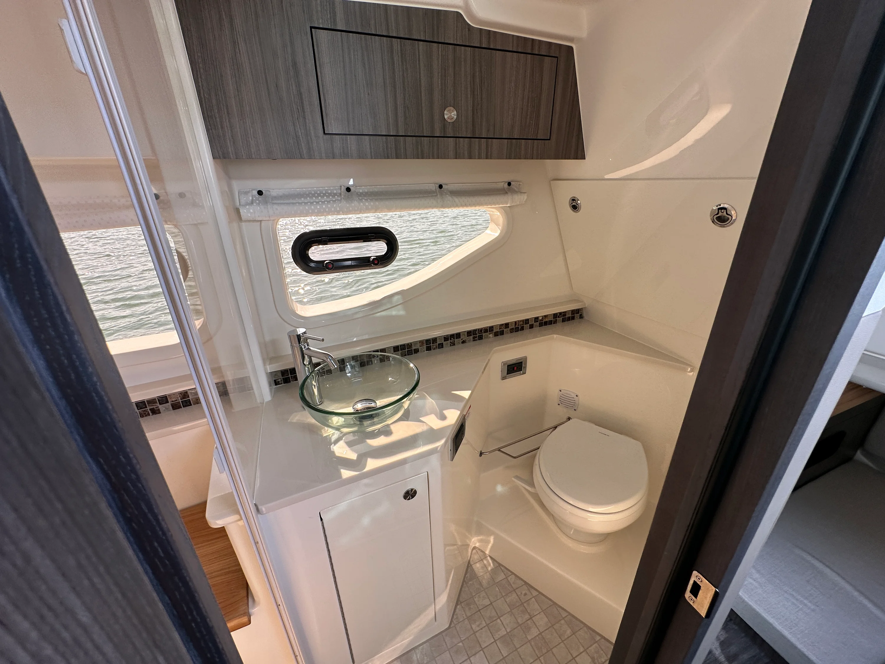 2026 Sea Ray Sundancer 370 Image Thumbnail #25