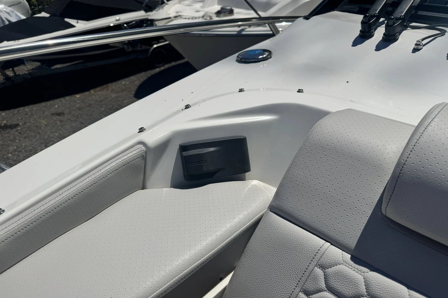 2026 Sea Ray Sundancer 320 Outboard Image Thumbnail #46