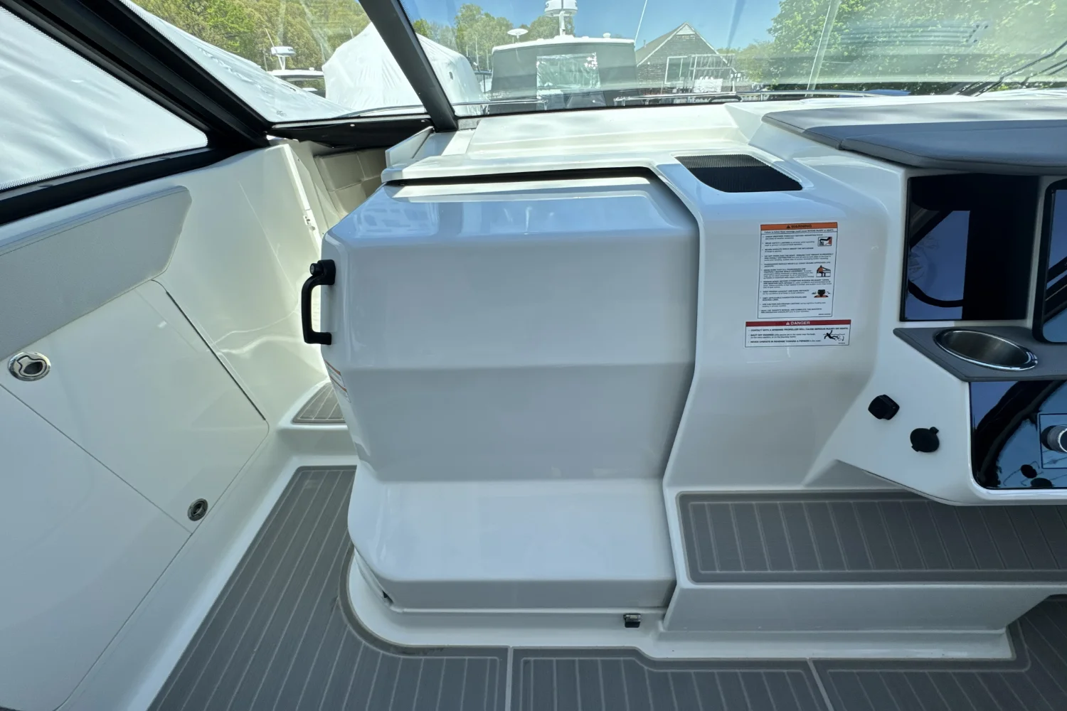 2026 Sea Ray Sundancer 320 Outboard Image Thumbnail #29