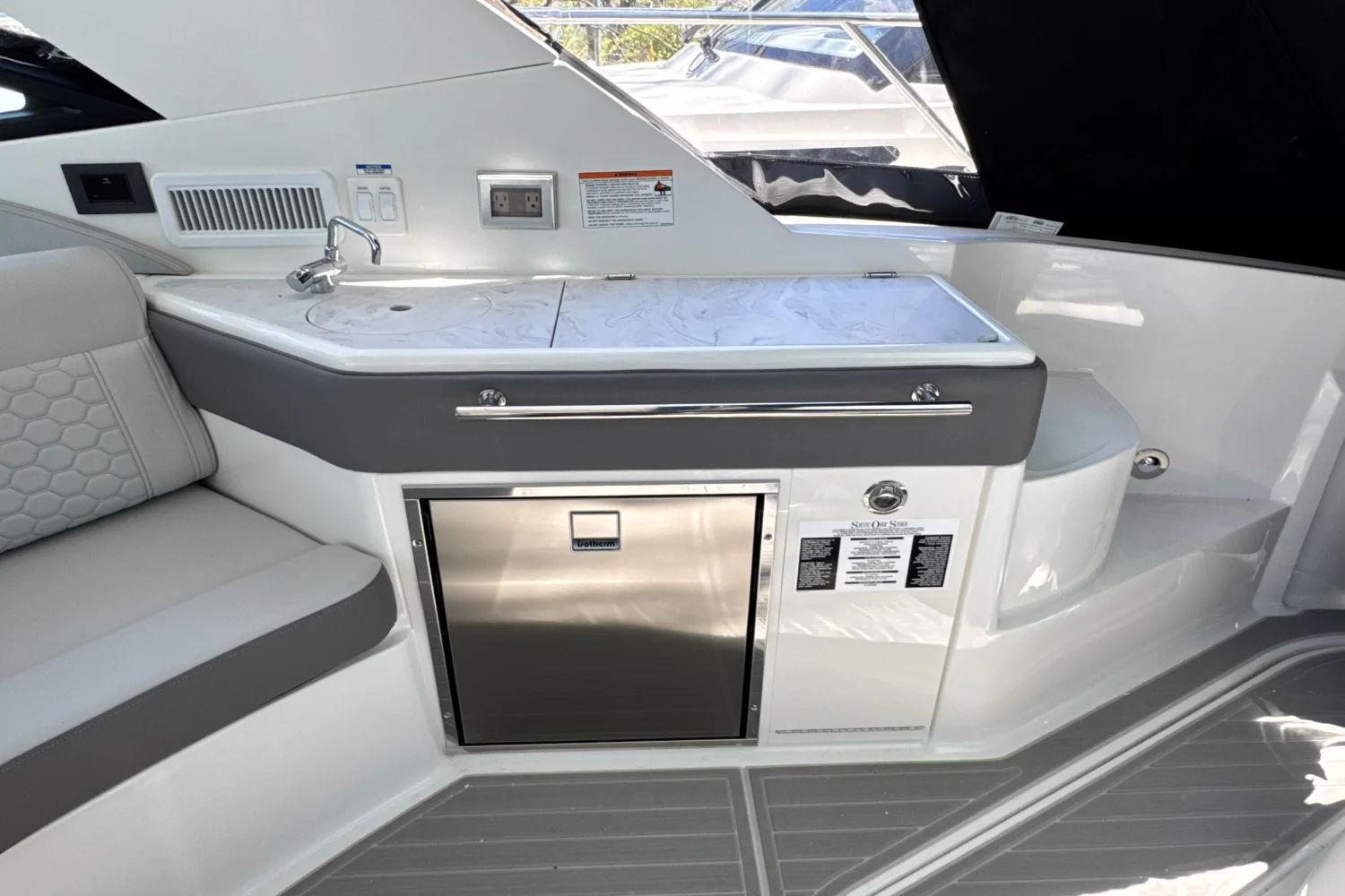 2026 Sea Ray Sundancer 320 Outboard Image Thumbnail #19