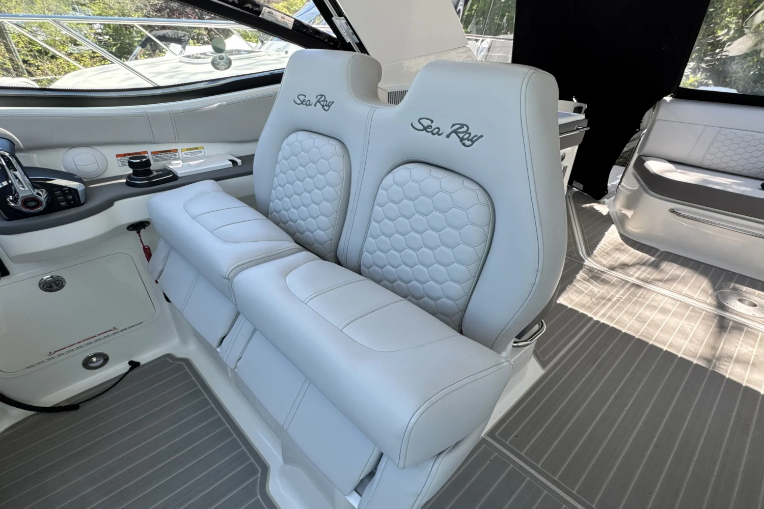 2026 Sea Ray Sundancer 320 Outboard Image Thumbnail #25
