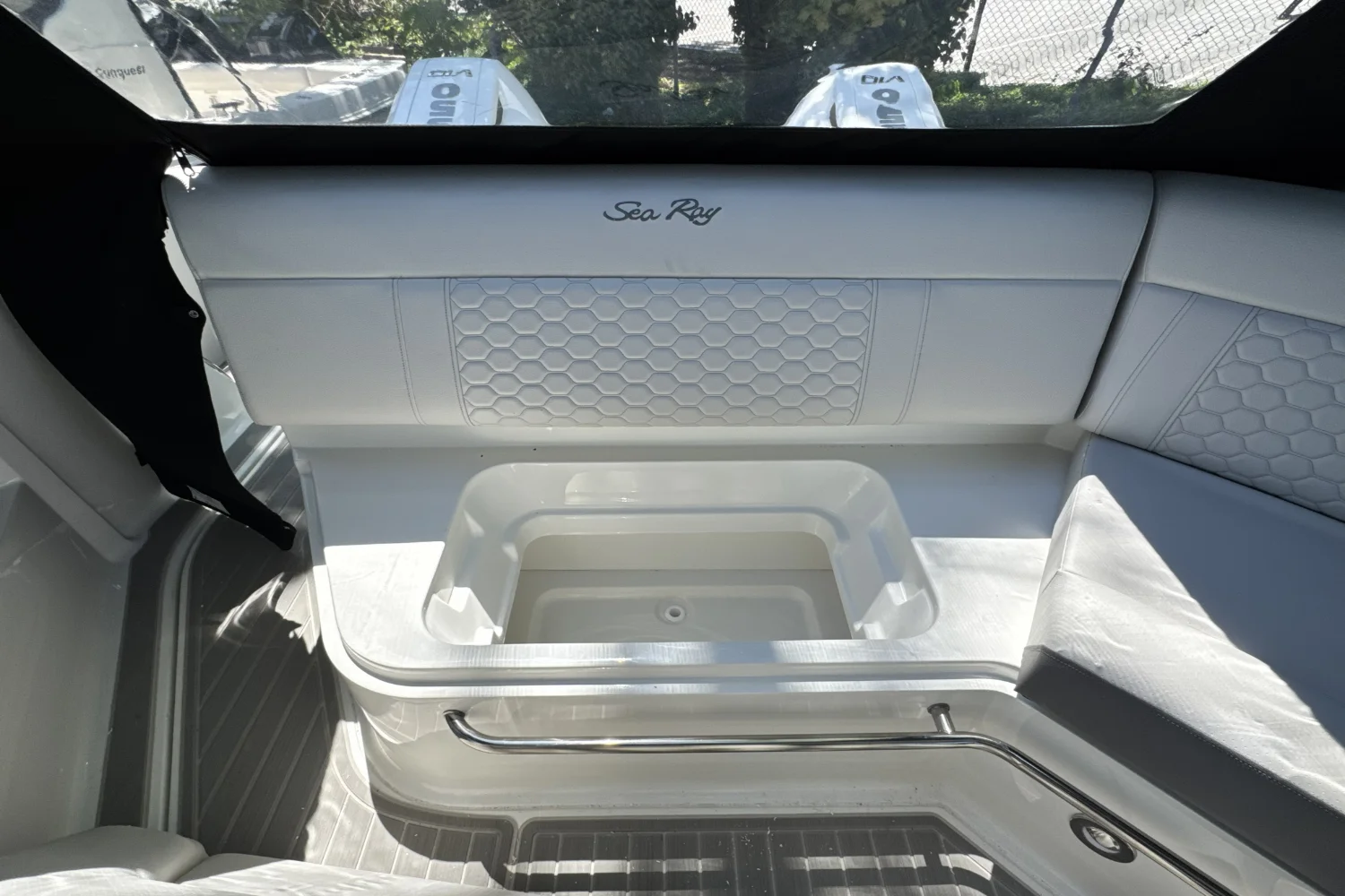 2026 Sea Ray Sundancer 320 Outboard Image Thumbnail #14