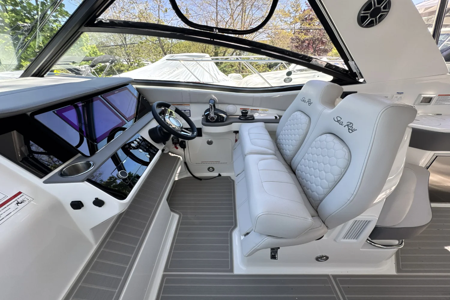 2026 Sea Ray Sundancer 320 Outboard Image Thumbnail #24