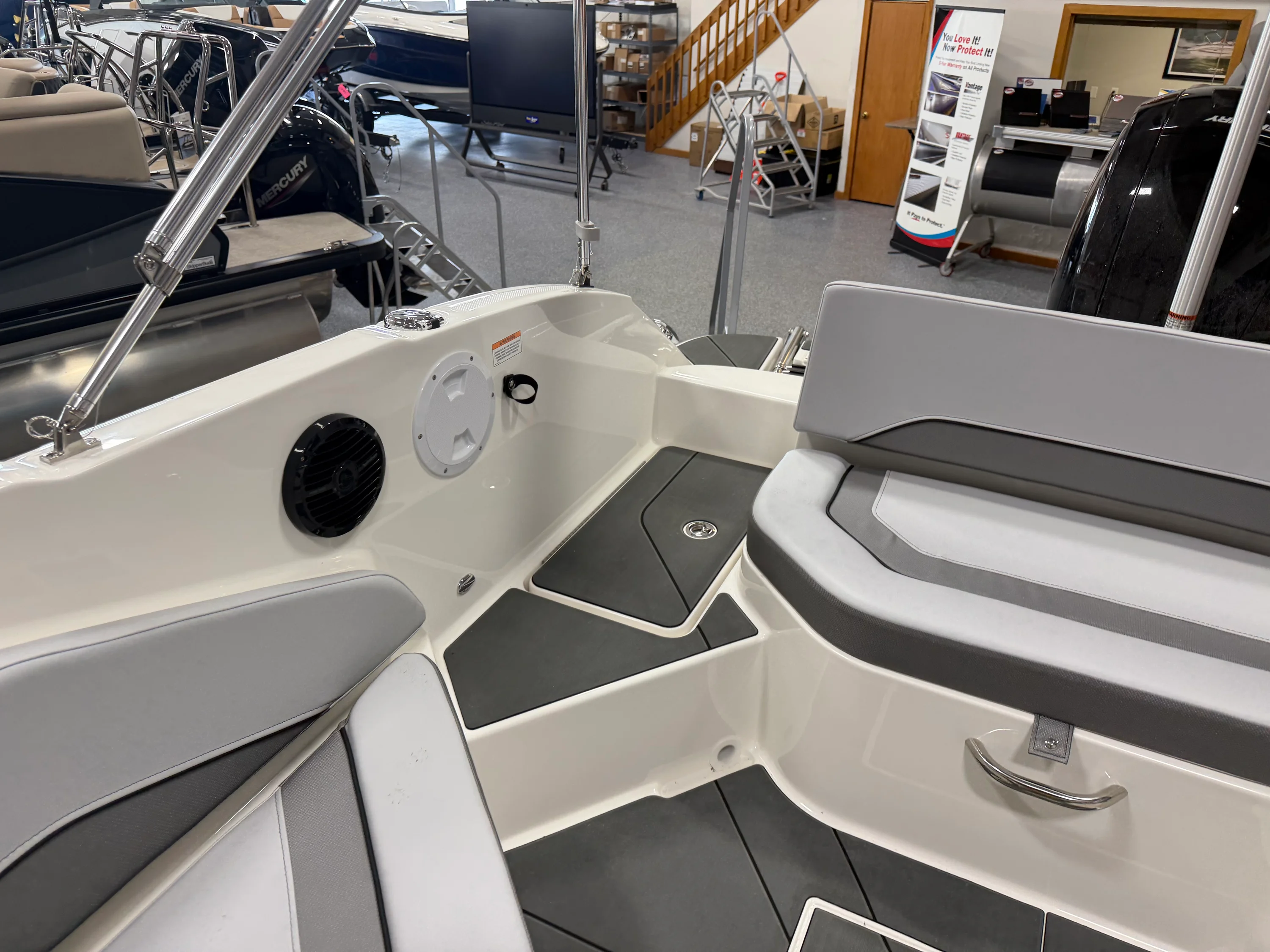 2026 Bayliner V20 Image Thumbnail #17