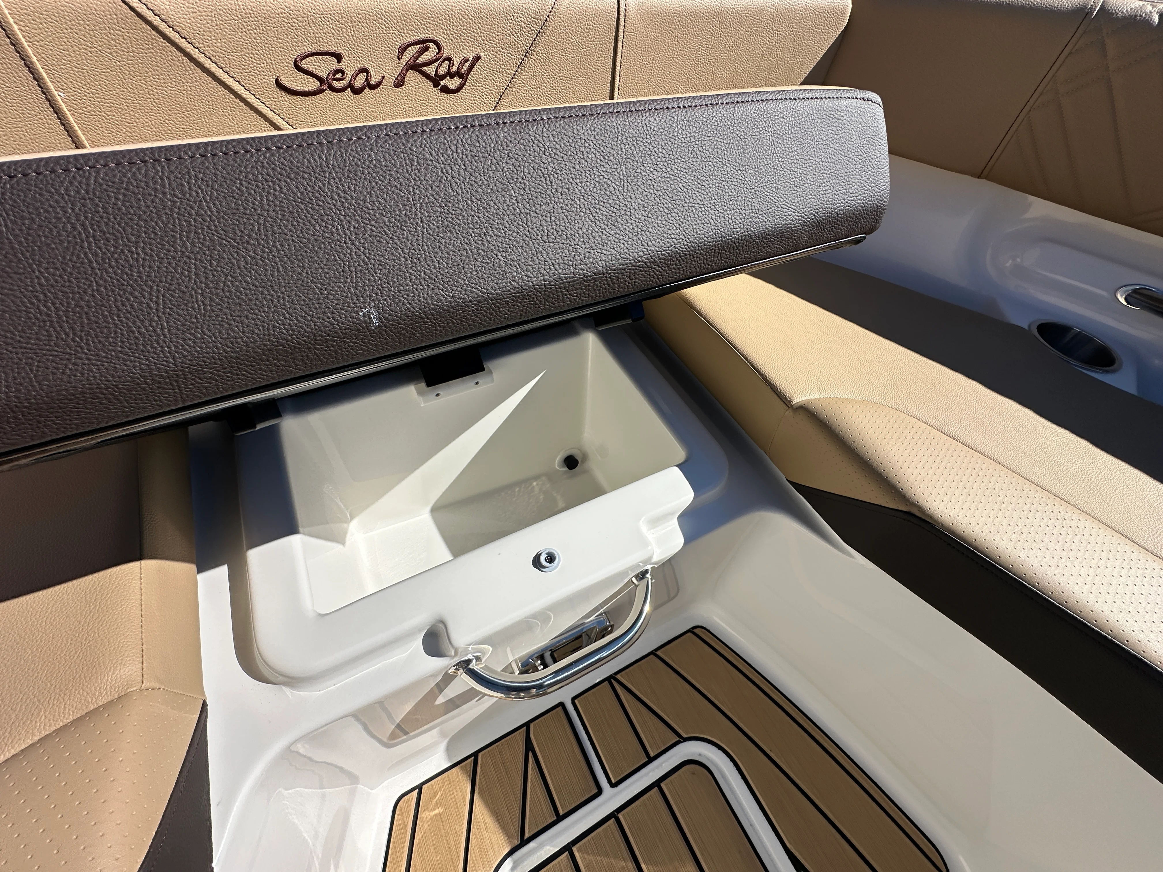 2026 Sea Ray SDX 230 Image Thumbnail #12