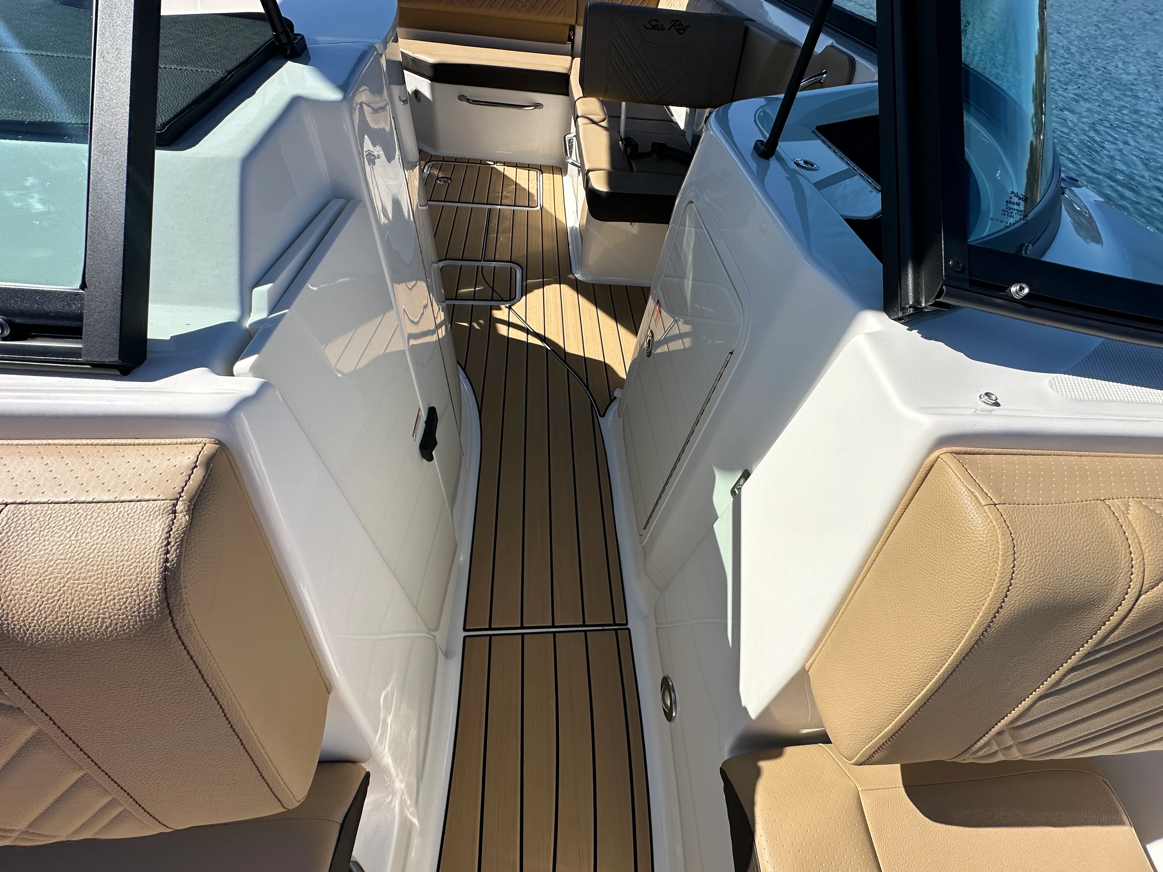 2026 Sea Ray SDX 230 Image Thumbnail #16