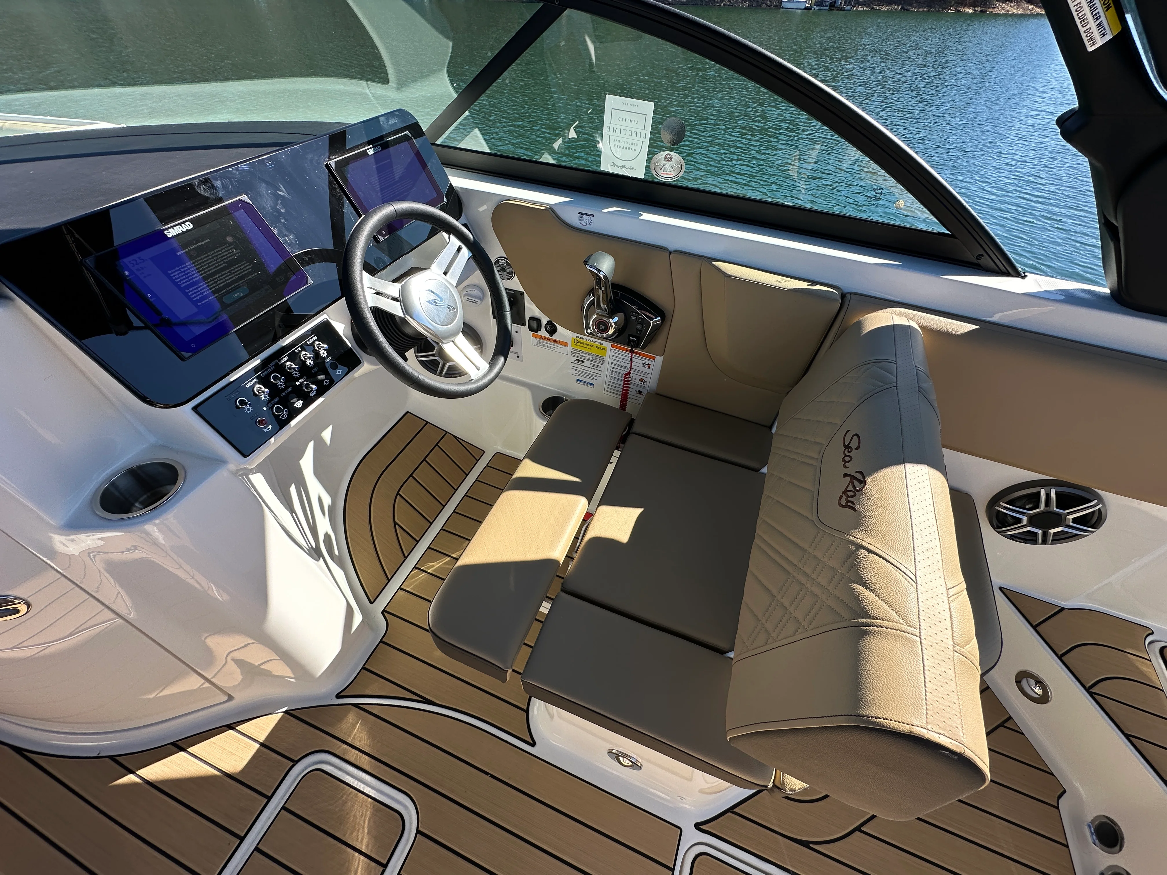 2026 Sea Ray SDX 230 Image Thumbnail #19