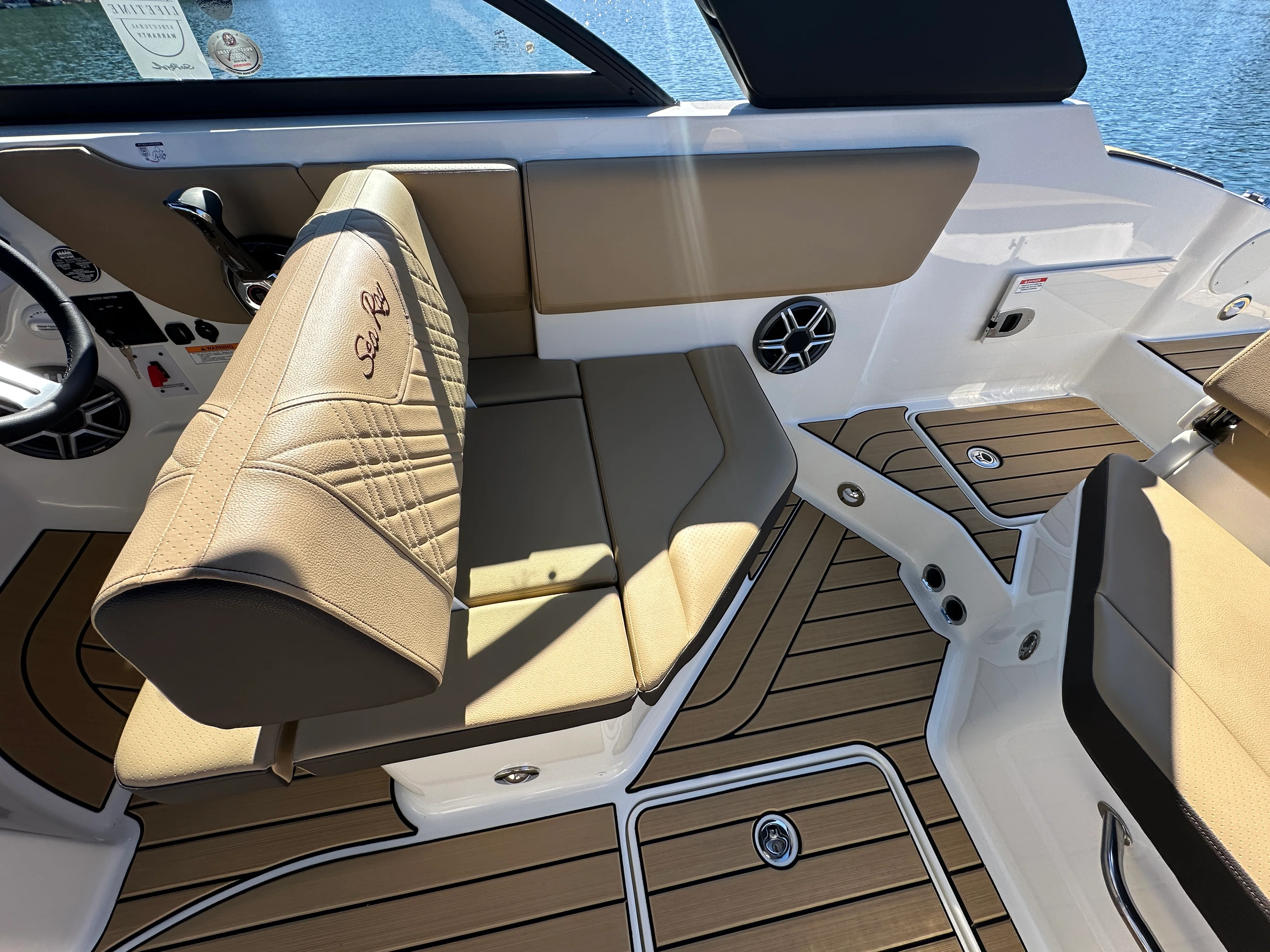 2026 Sea Ray SDX 230 Image Thumbnail #27