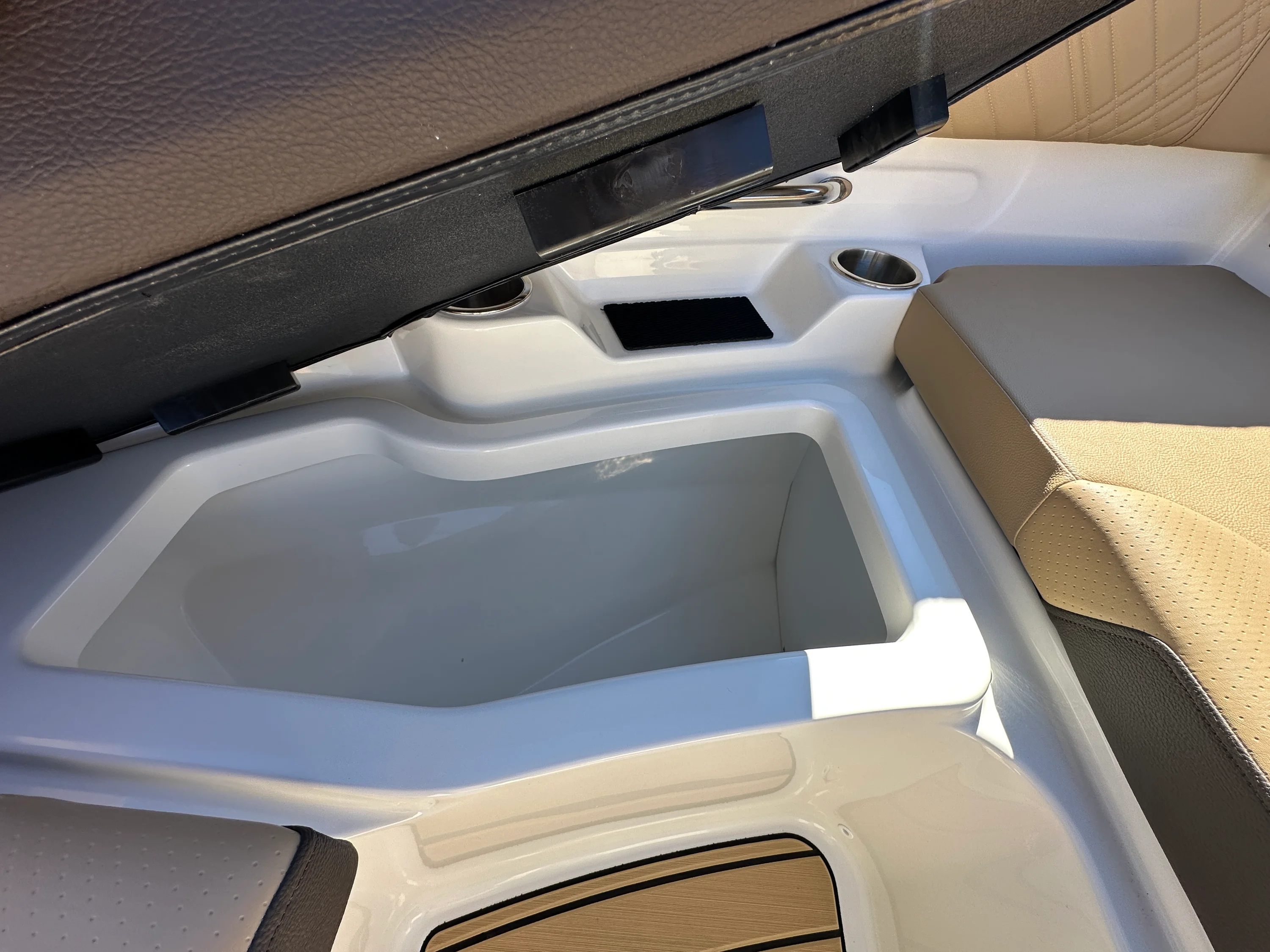 2026 Sea Ray SDX 230 Image Thumbnail #13