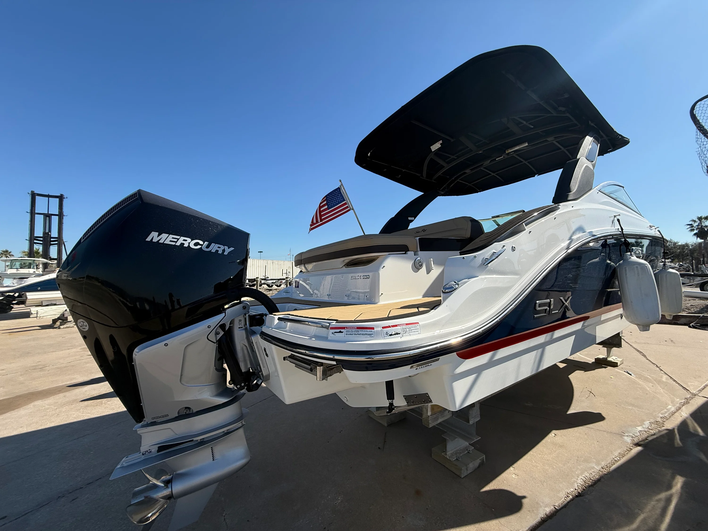 2024 Sea Ray SLX 260 Outboard Image Thumbnail #6