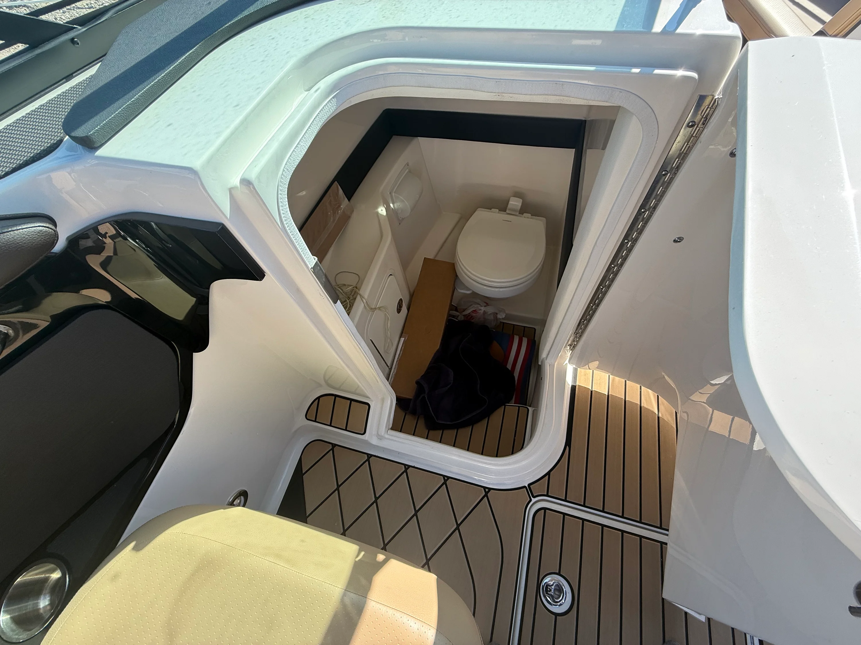 2024 Sea Ray SLX 260 Outboard Image Thumbnail #12