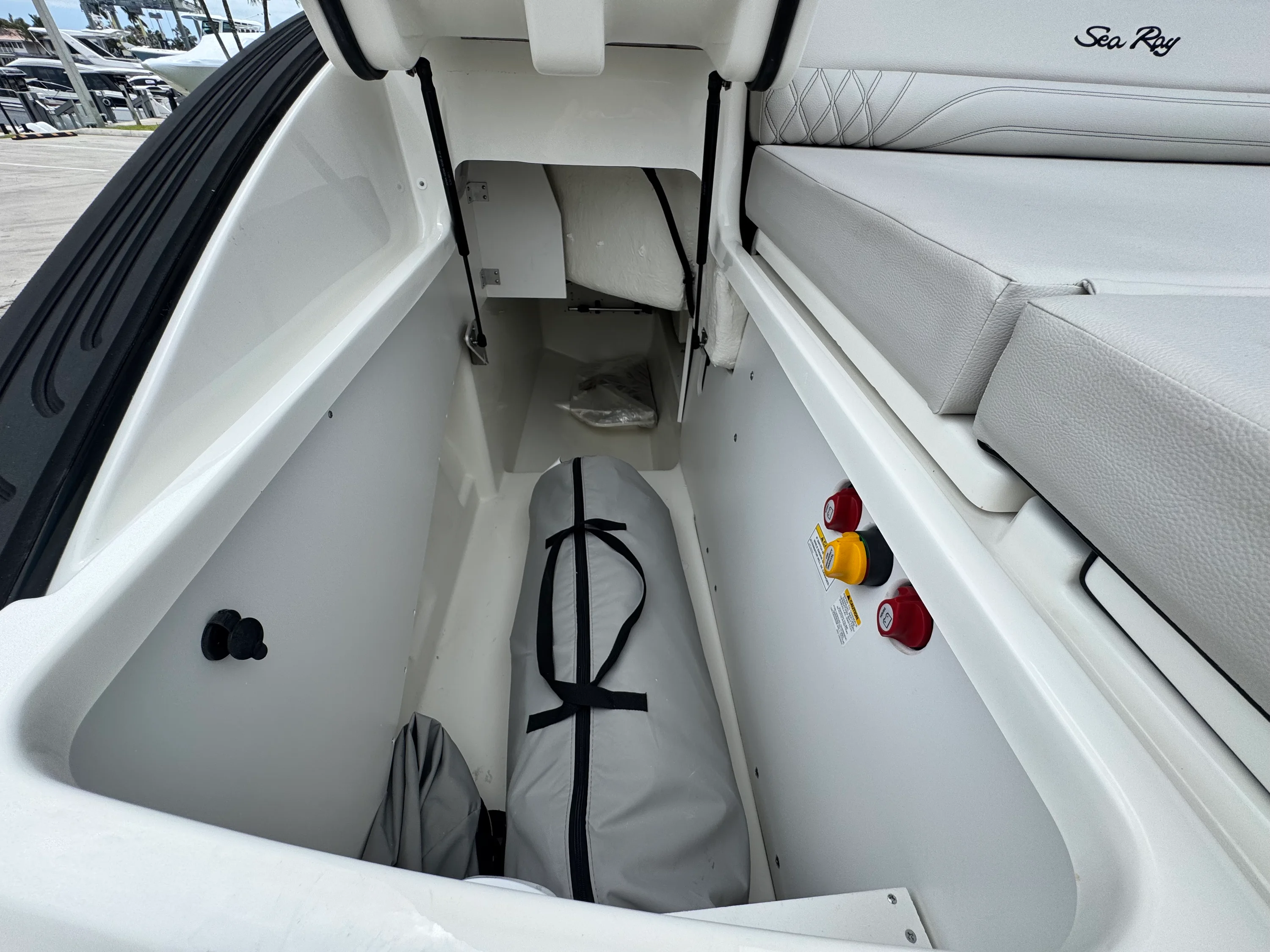 2026 Sea Ray SLX 260 Outboard Image Thumbnail #10