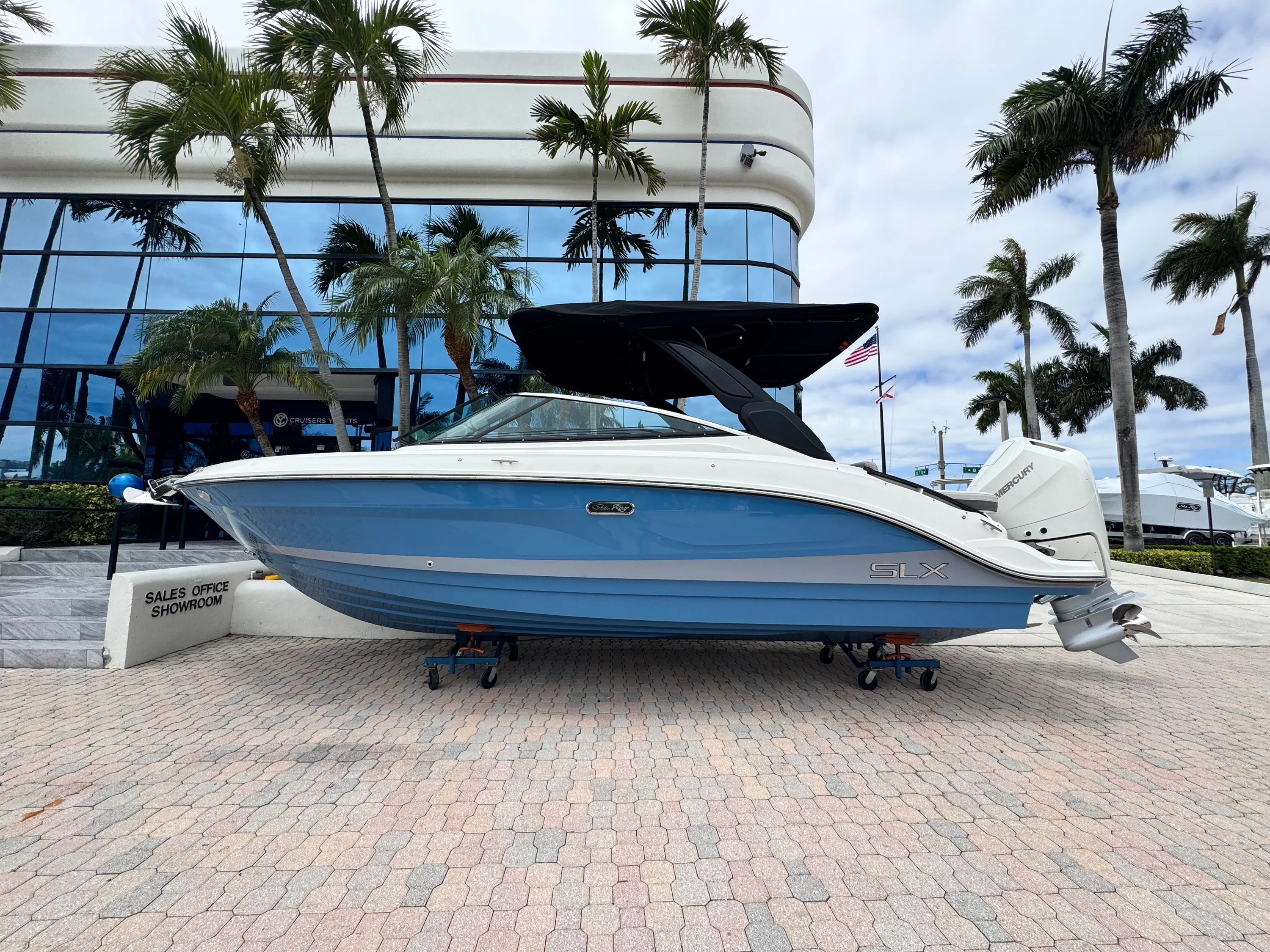 2026 Sea Ray SLX 260 Outboard Image Thumbnail #0