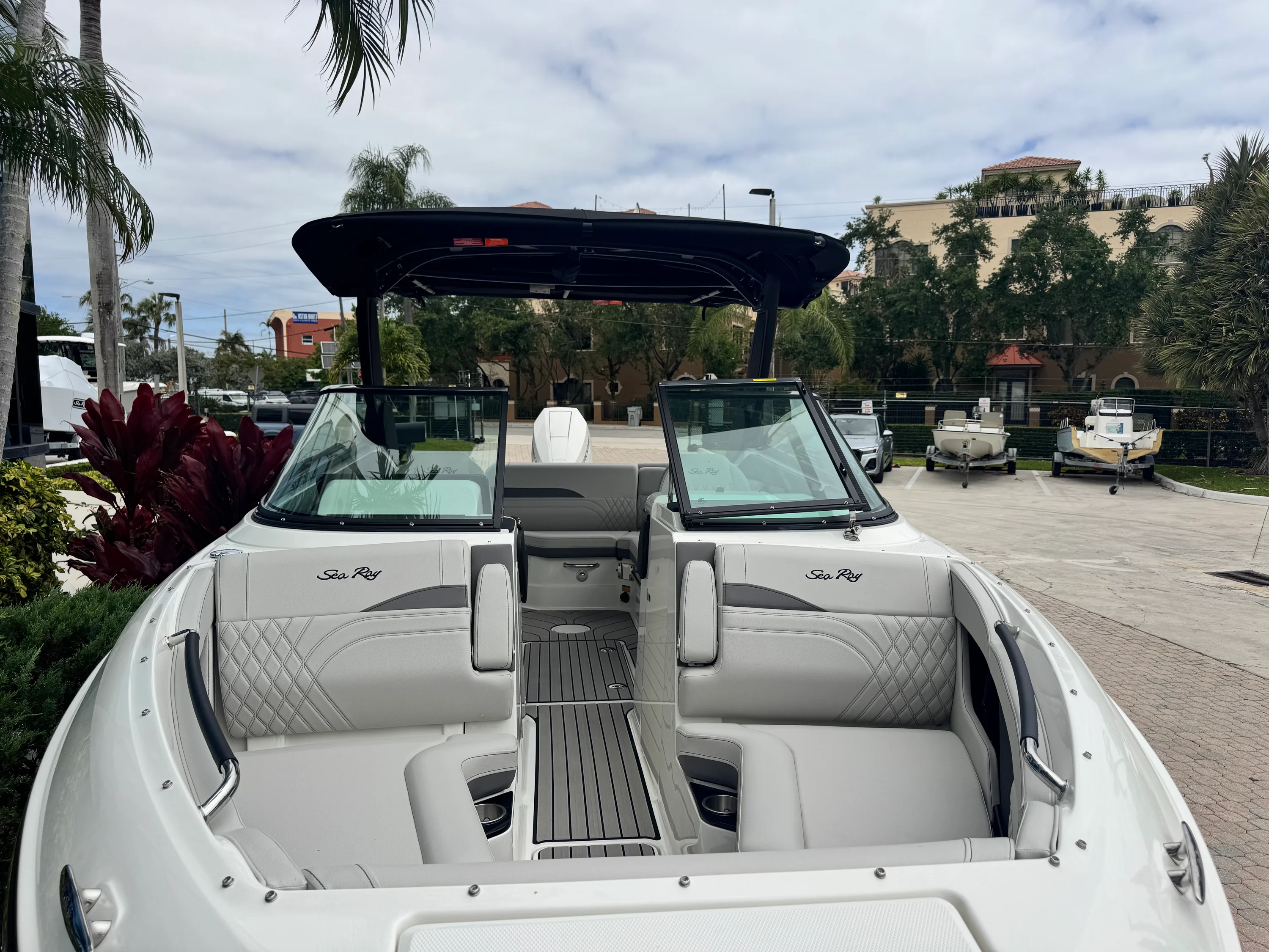 2026 Sea Ray SLX 260 Outboard Image Thumbnail #29