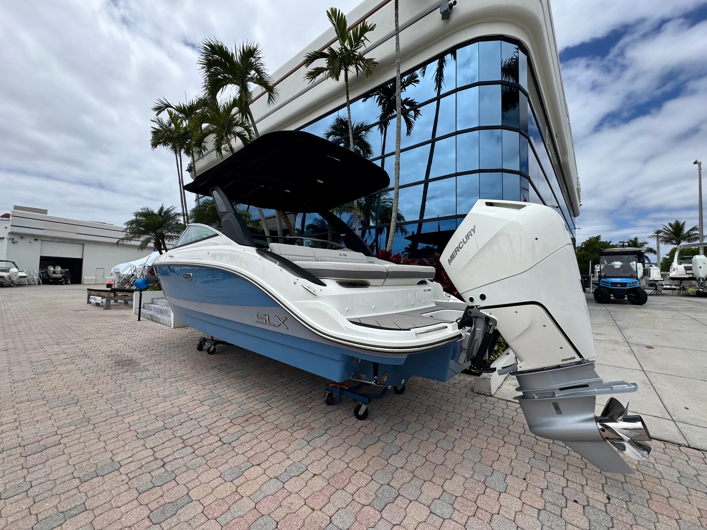 2026 Sea Ray SLX 260 Outboard Image Thumbnail #2