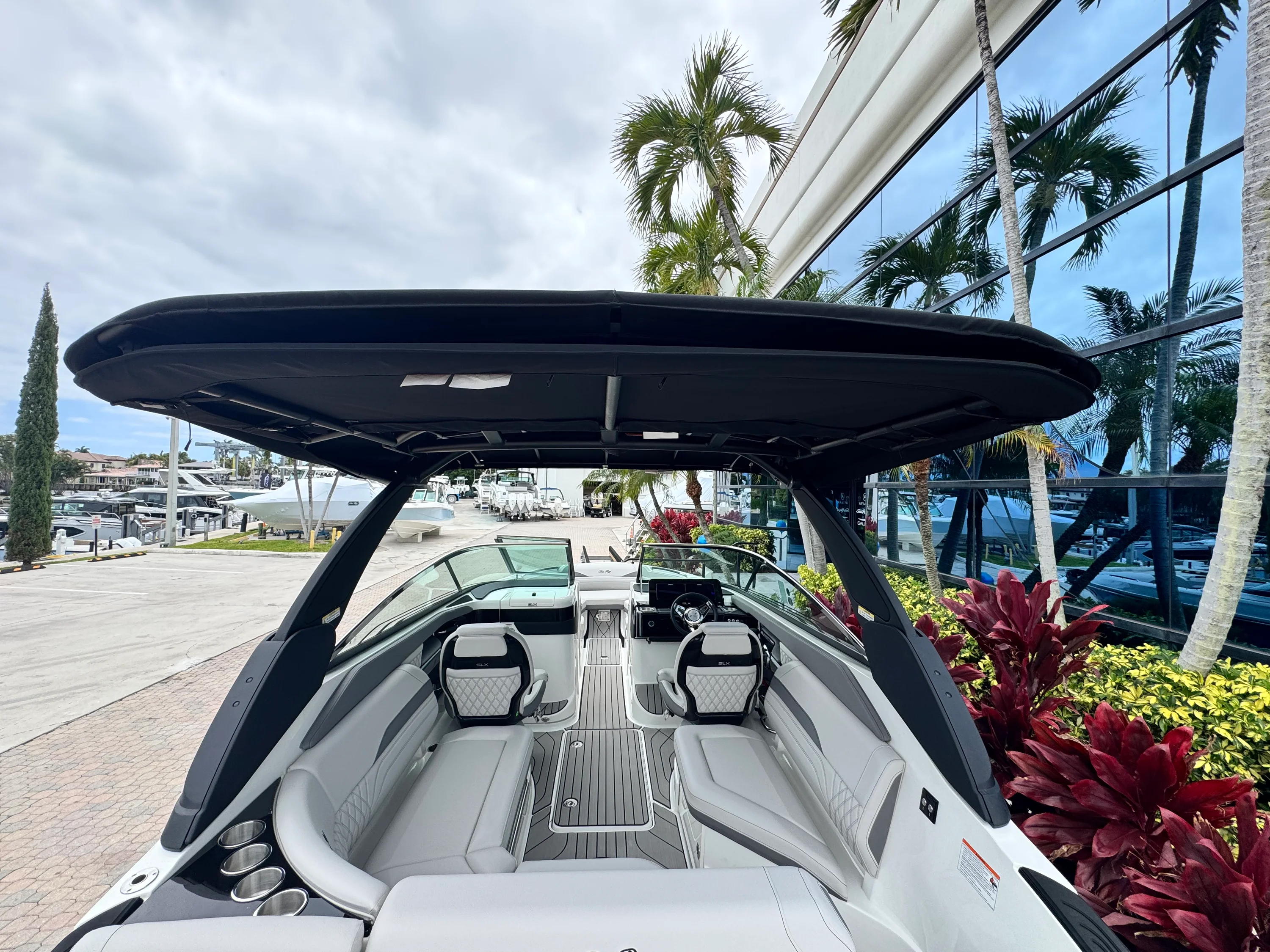 2026 Sea Ray SLX 260 Outboard Image Thumbnail #12