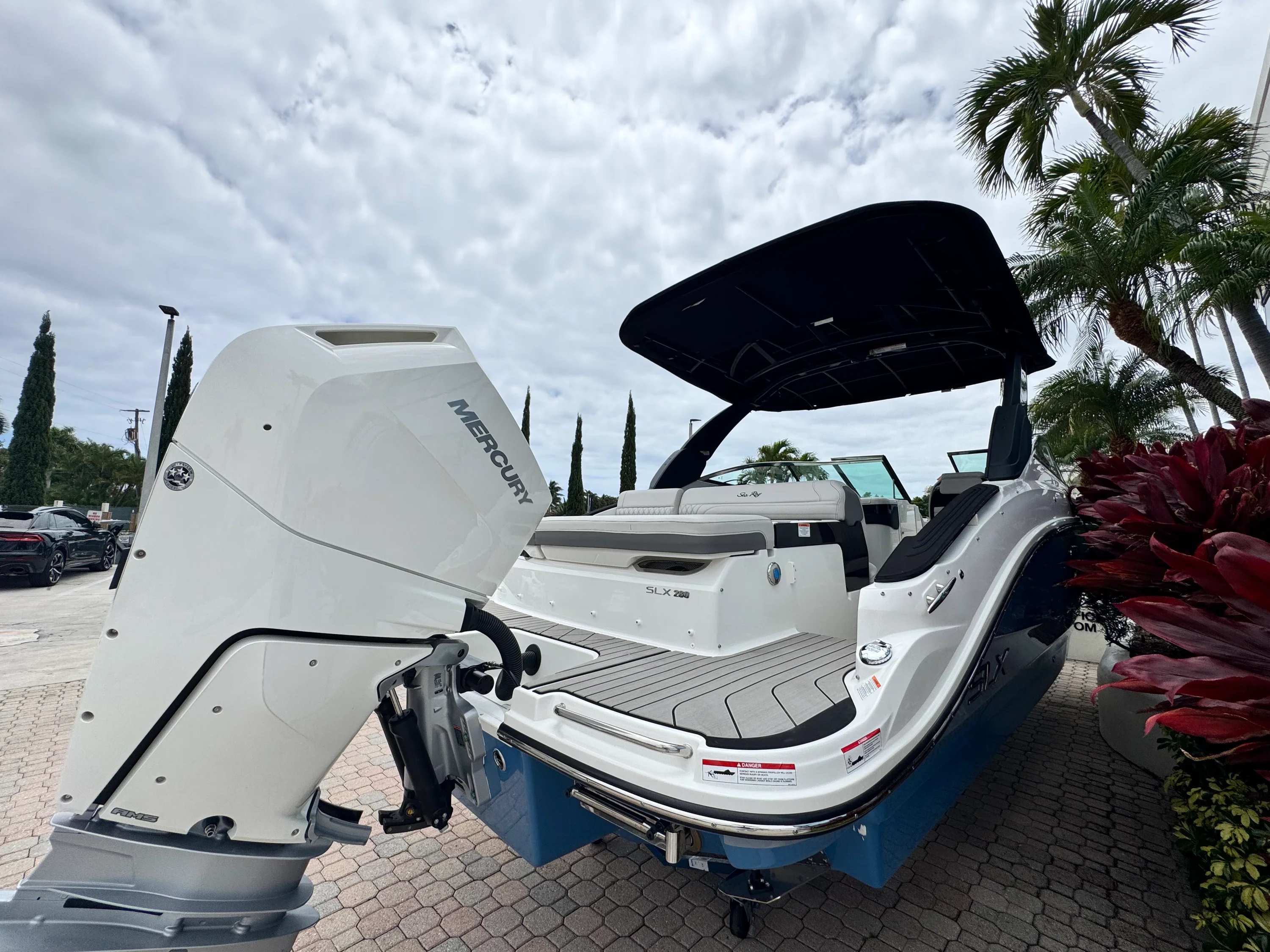 2026 Sea Ray SLX 260 Outboard Image Thumbnail #5