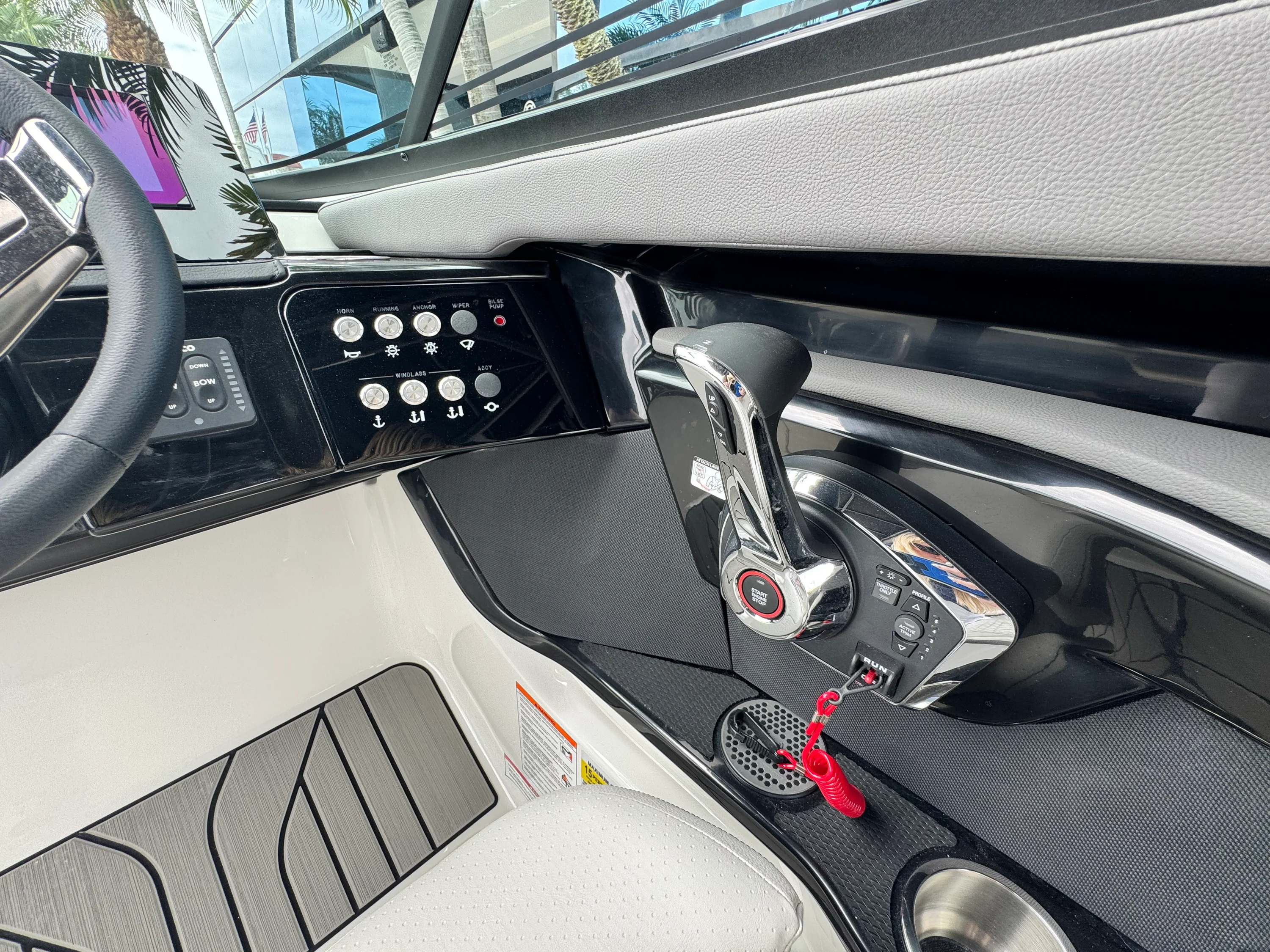 2026 Sea Ray SLX 260 Outboard Image Thumbnail #18
