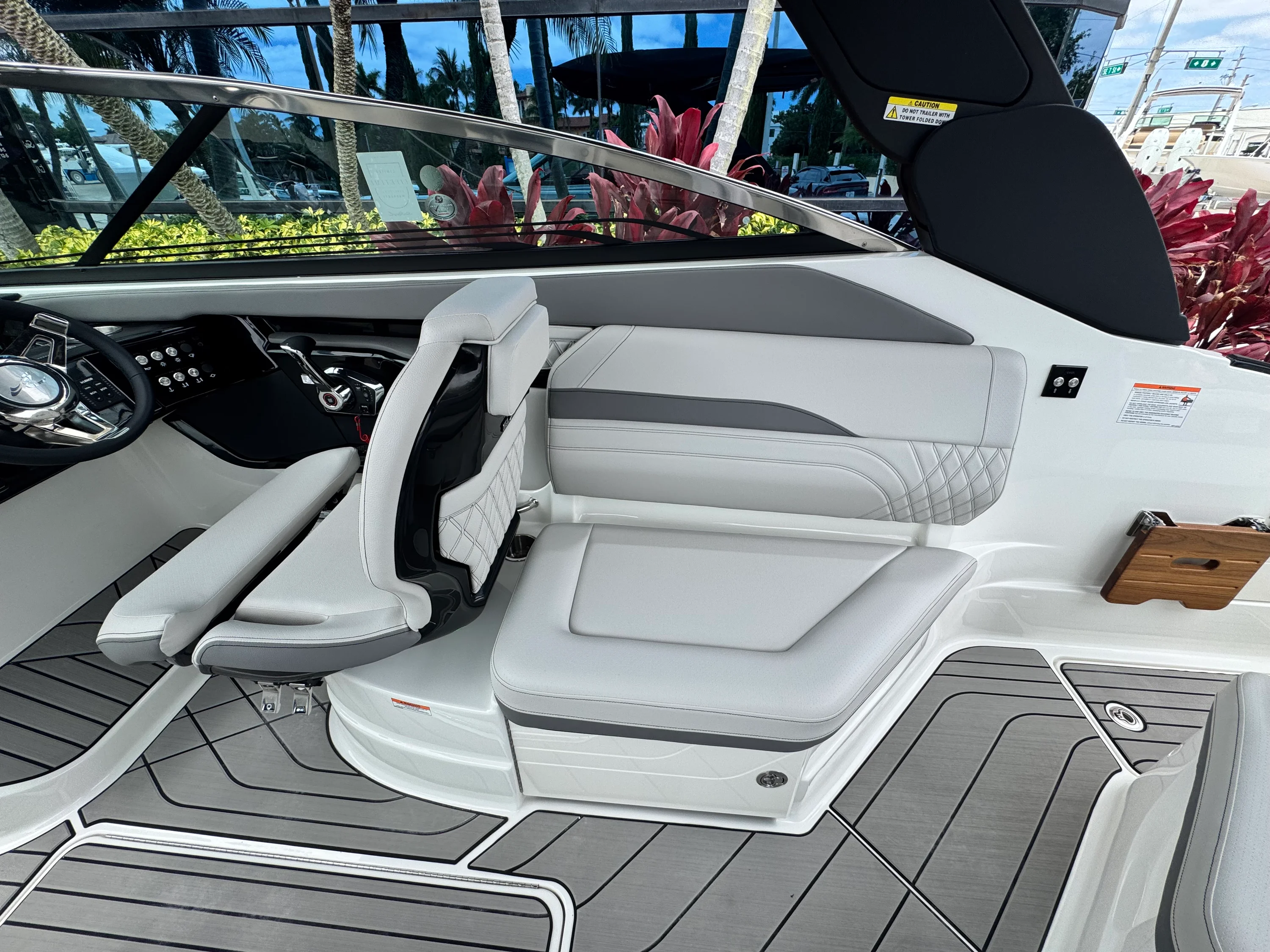 2026 Sea Ray SLX 260 Outboard Image Thumbnail #16