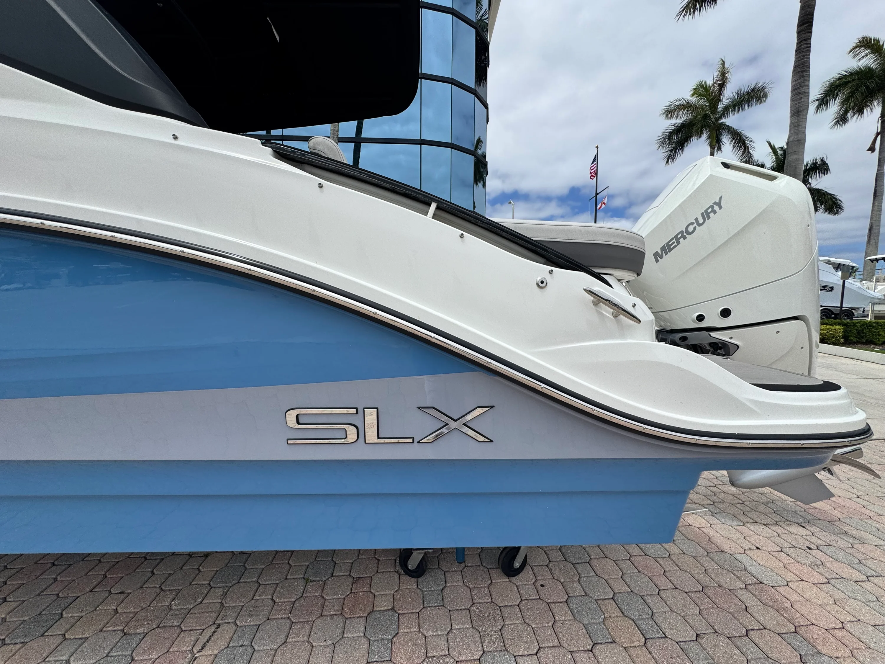 2026 Sea Ray SLX 260 Outboard Image Thumbnail #3