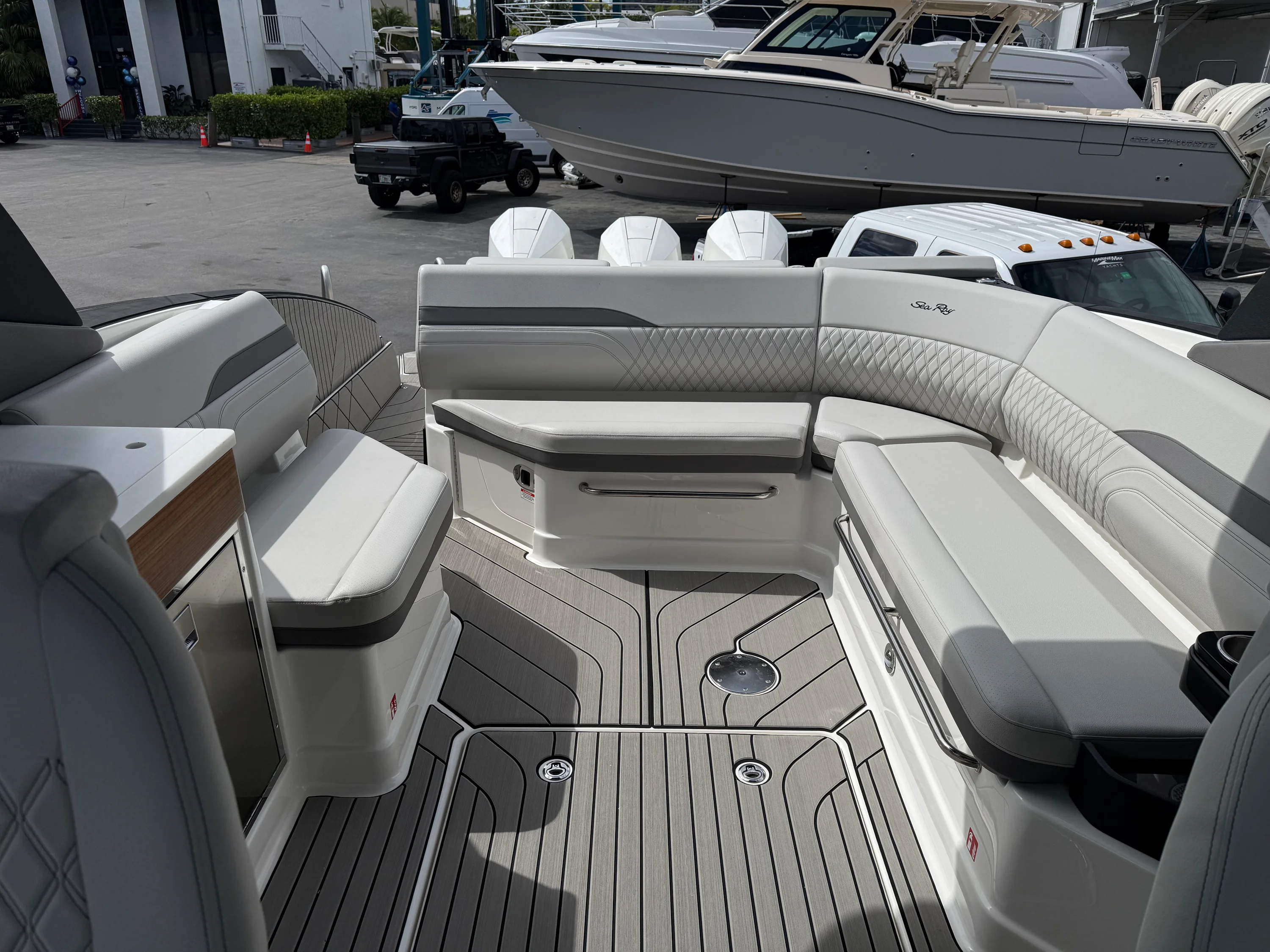 2026 Sea Ray SLX 360 OUTBOARD Image Thumbnail #21